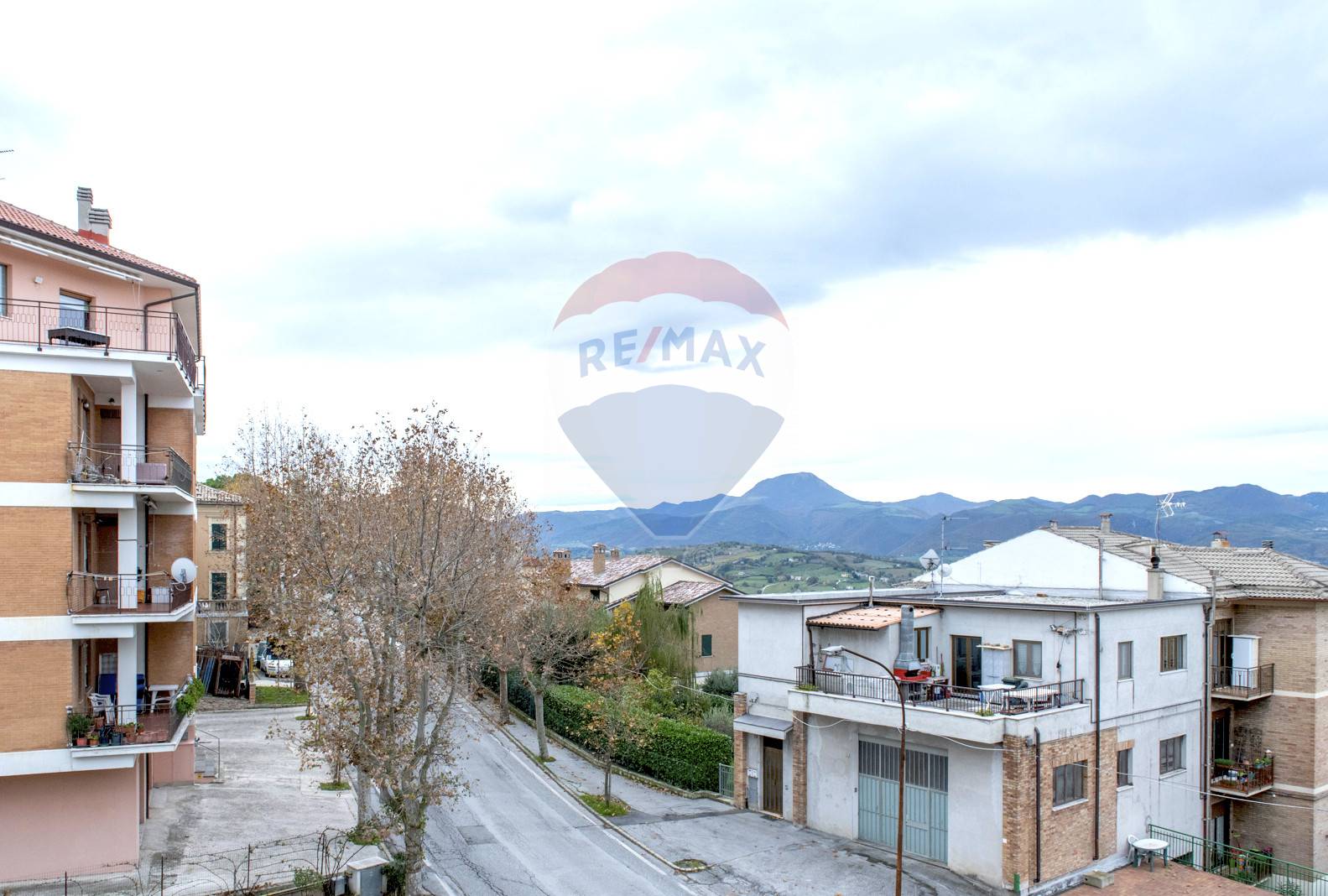  cupramontana vendita quart:  re/max master class