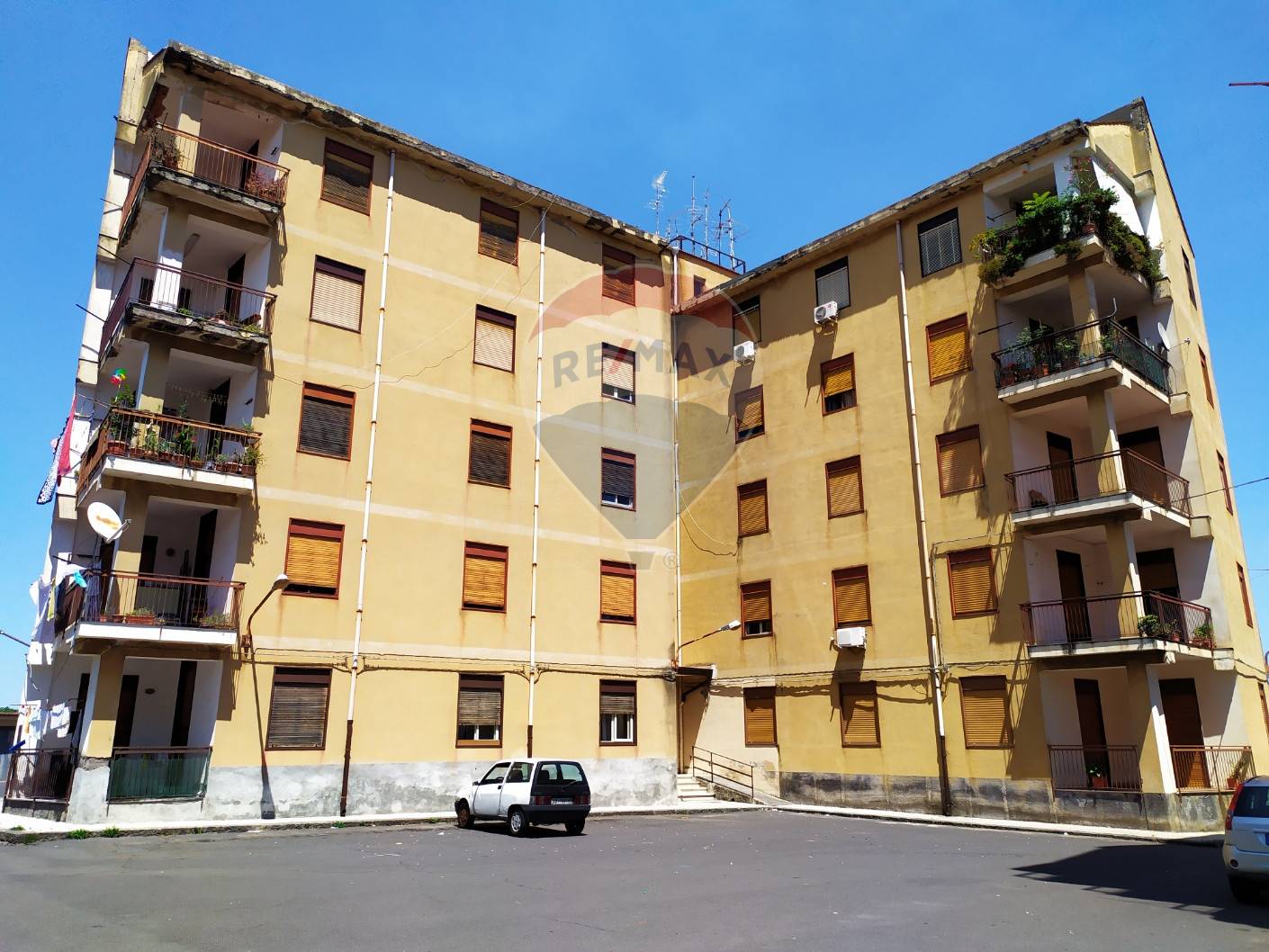  acireale vendita quart:  re-max-tecnica