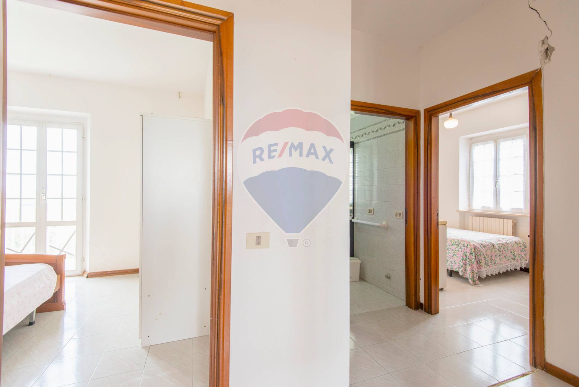 Villa Unifamiliare - Indipendente MONTE SAN GIUSTO vendita    RE/MAX Master Class