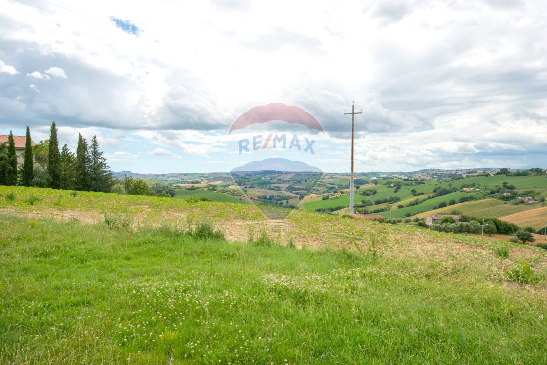 Villa Unifamiliare - Indipendente MONTE SAN GIUSTO vendita    RE/MAX Master Class
