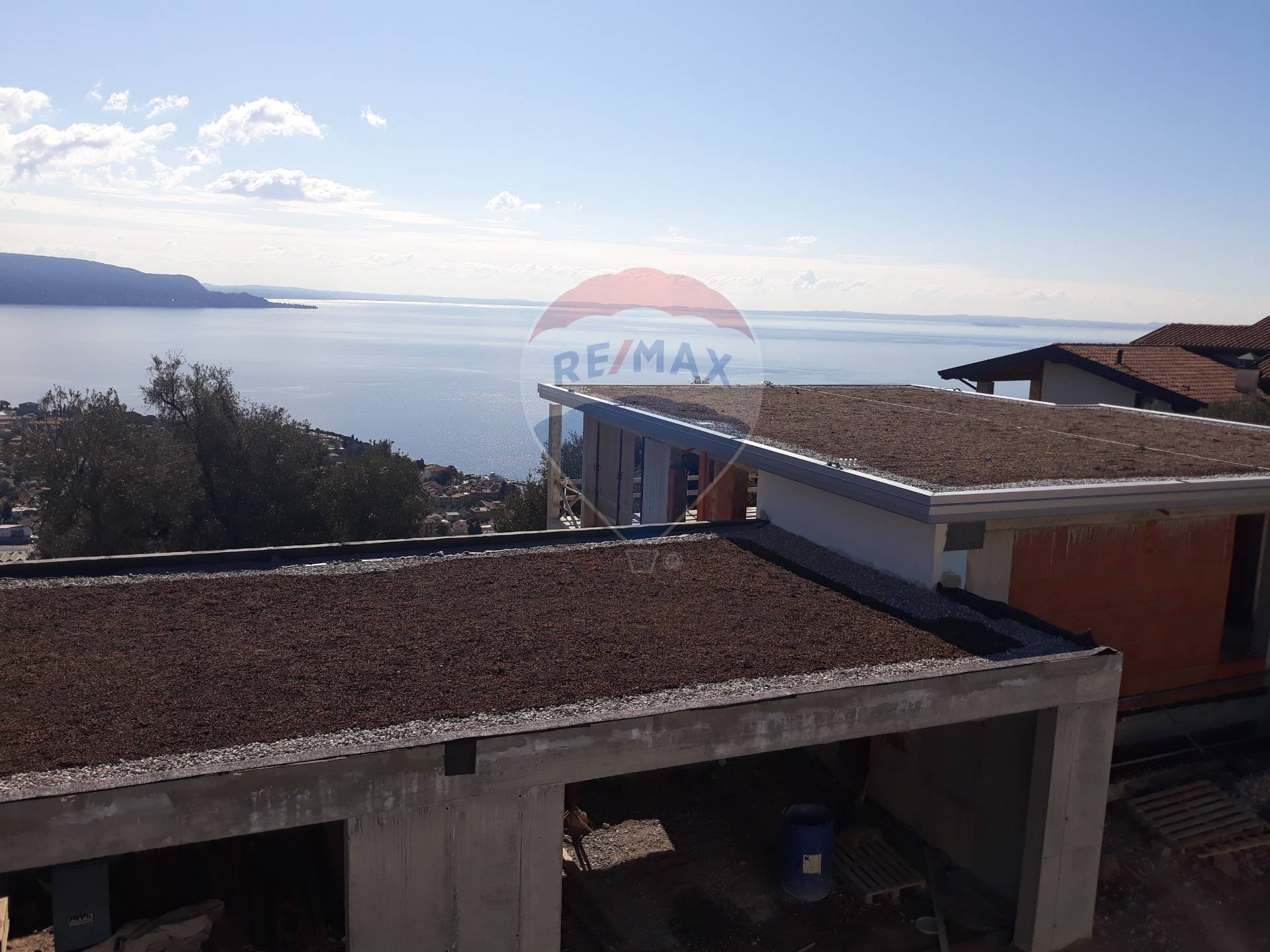Villa TOSCOLANO-MADERNO vendita  Monte Maderno  RE/MAX Edilfin