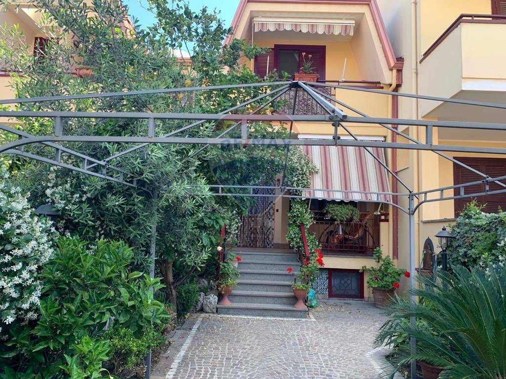 Villa ACERRA vendita    RE/MAX Trilogy