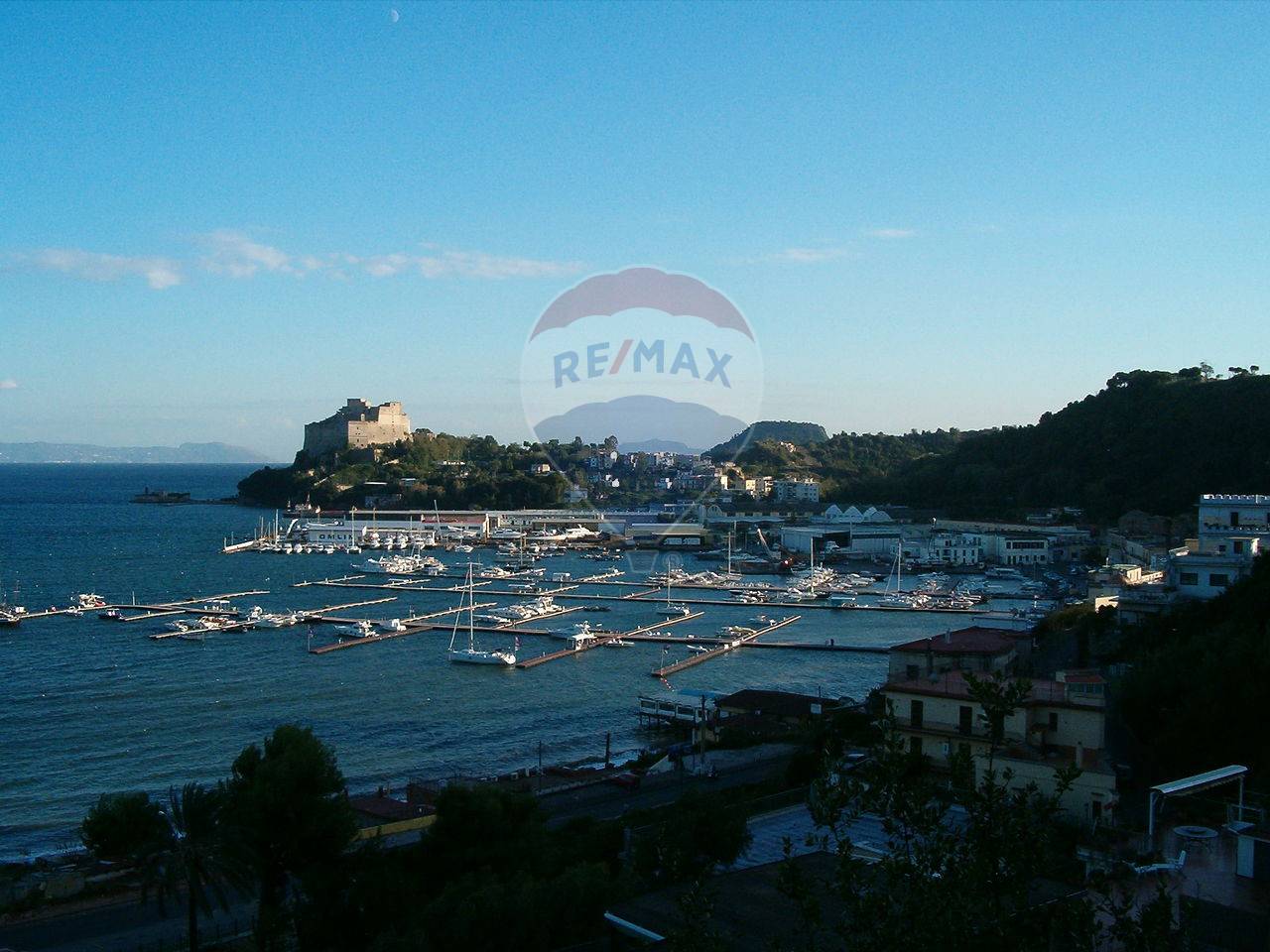  bacoli vendita quart:  re/max advisor