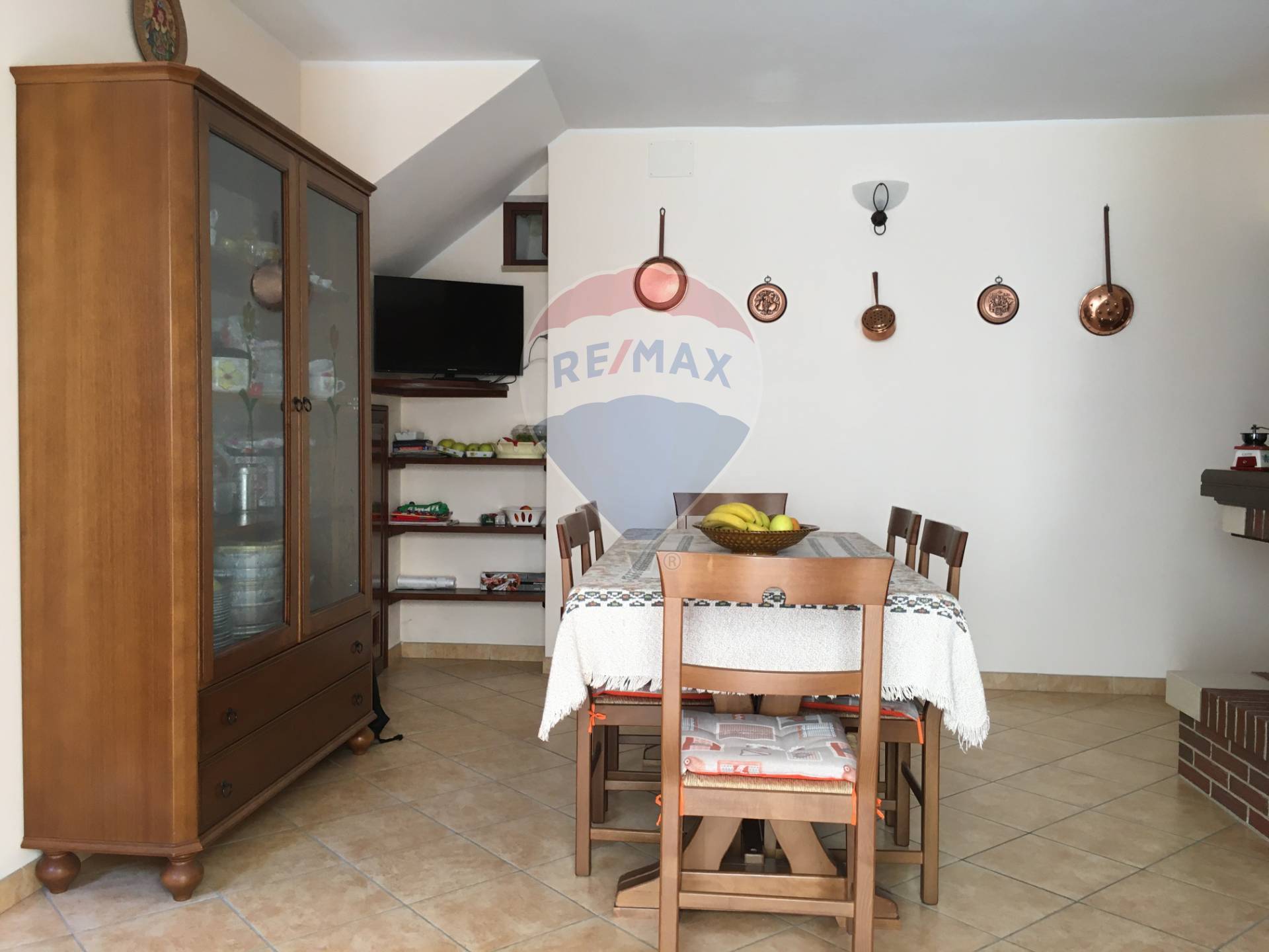 Villa Unifamiliare - Indipendente BARETE vendita  Basanello  RE/MAX Eagle