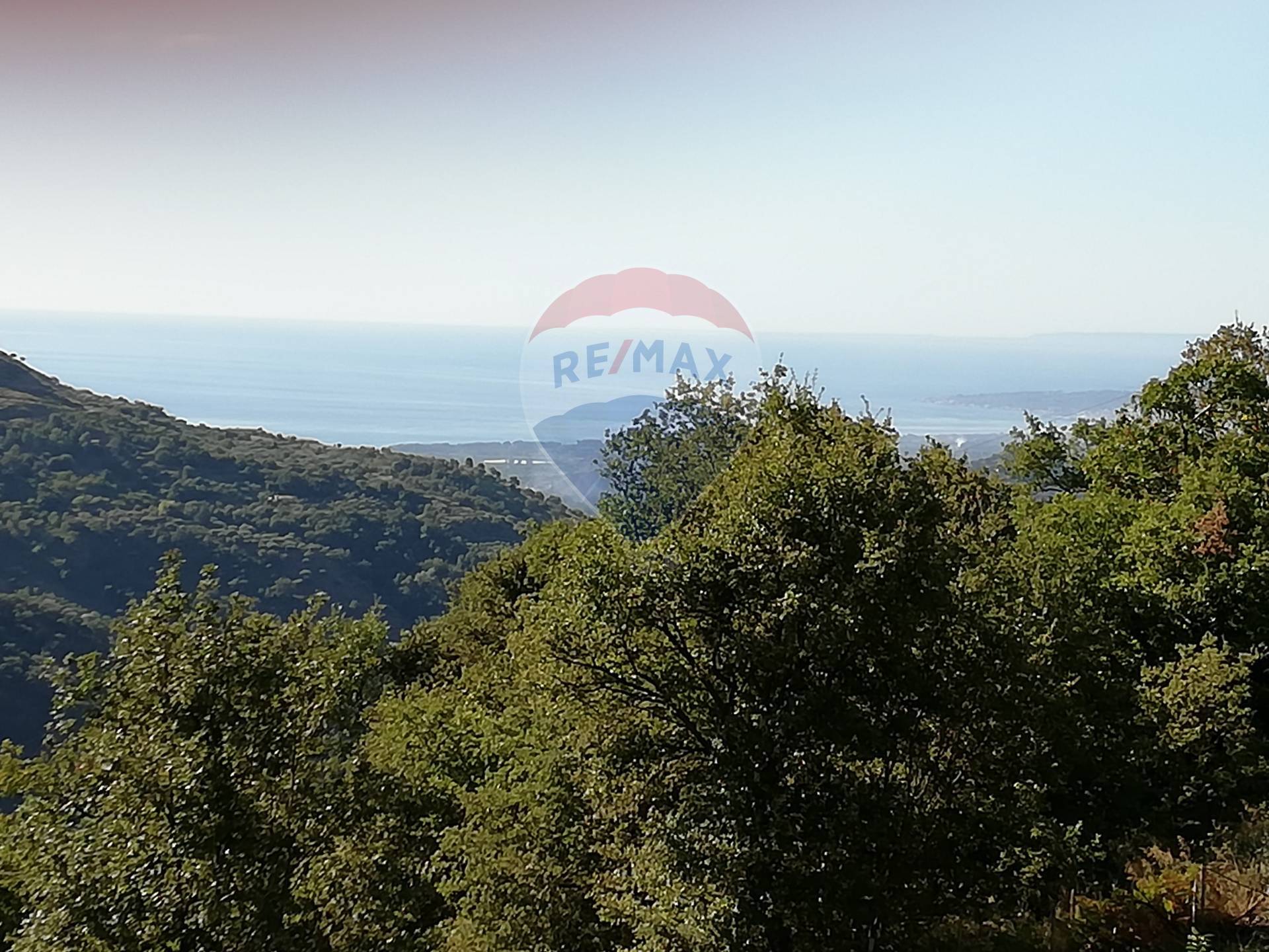  graniti vendita quart:  re-max-crea-casa