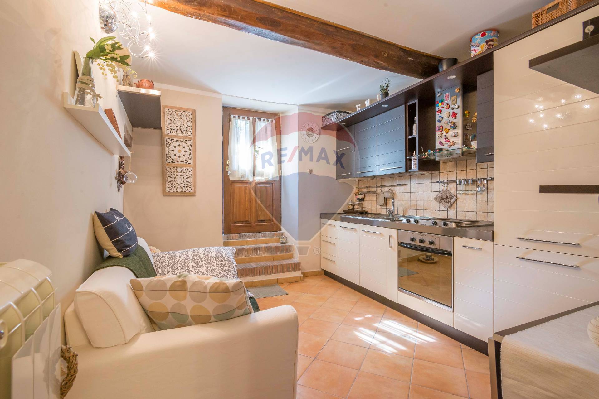 Appartamento ROCCA PRIORA vendita    RE/MAX Opzione Casa