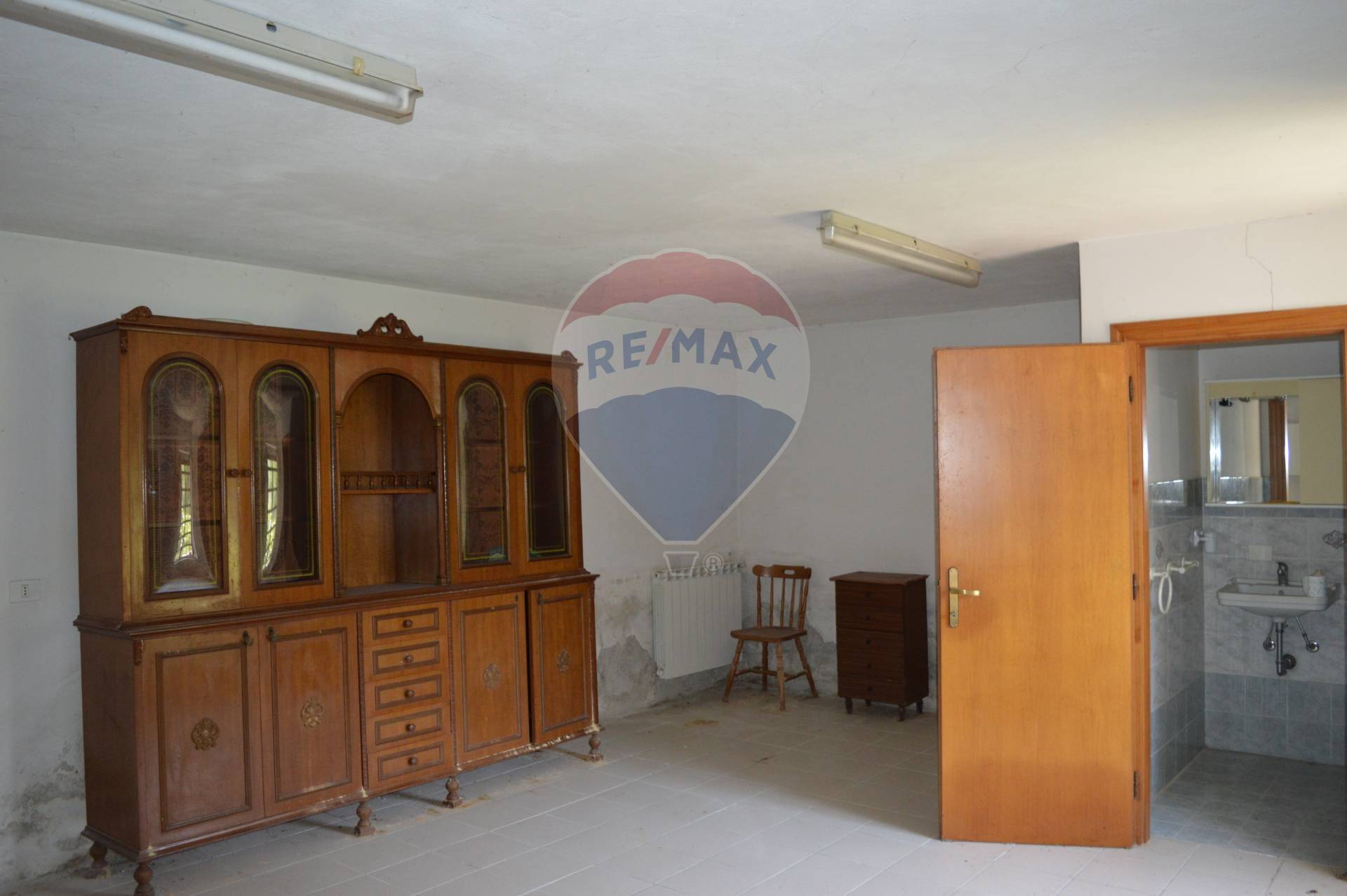 Villa Bifamiliare VALFABBRICA vendita    RE/MAX Famosa