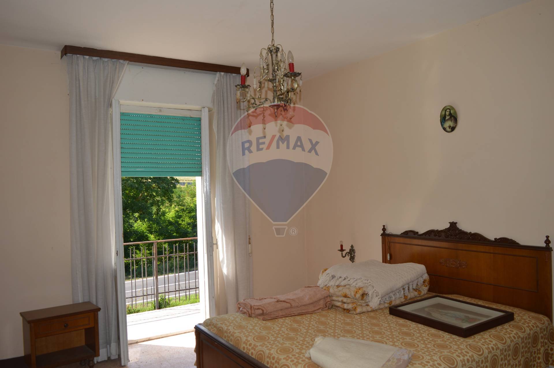 Villa Bifamiliare VALFABBRICA vendita    RE/MAX Famosa