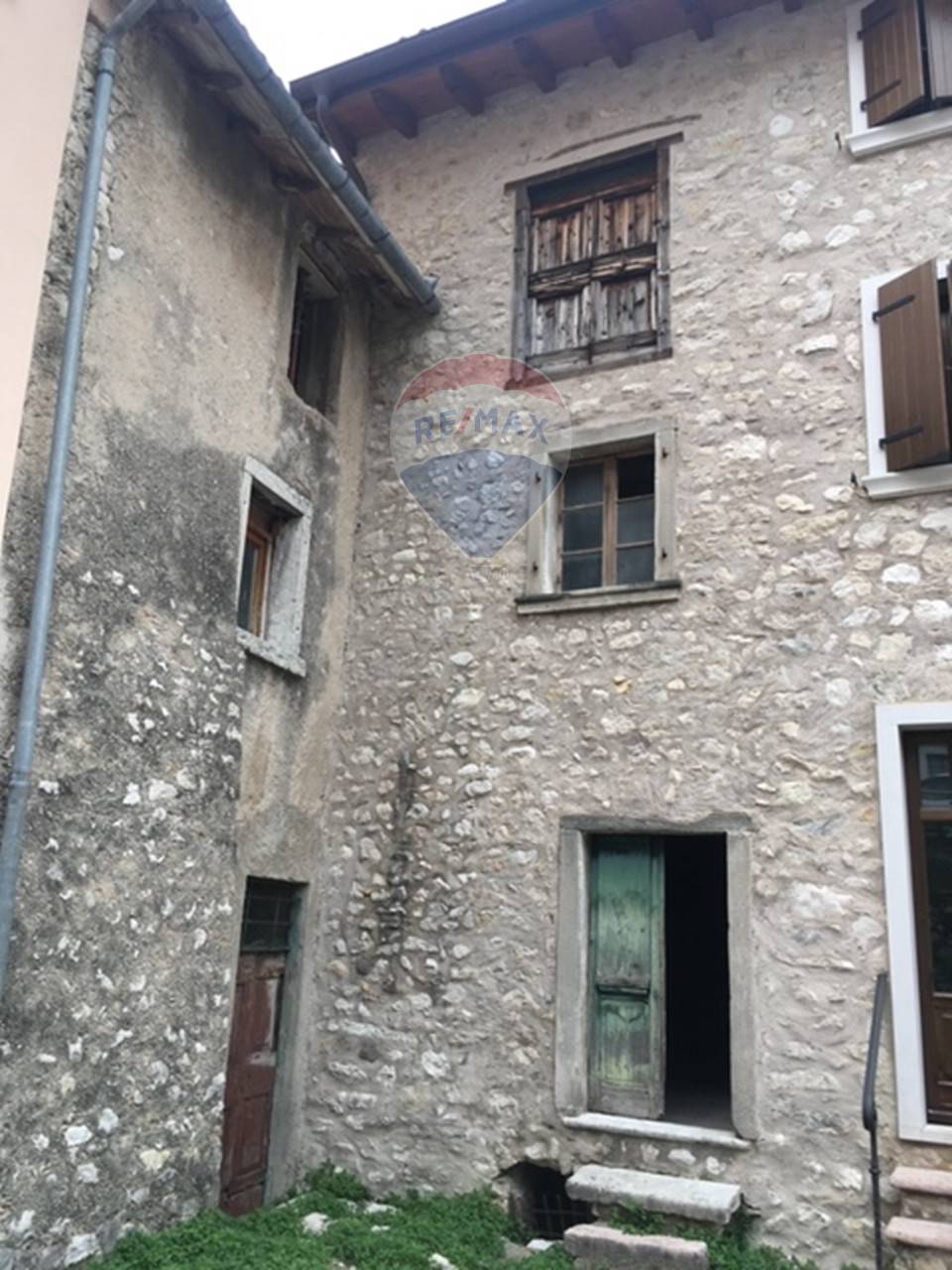 Rustico - Cascina BRENZONE vendita    RE/MAX Lago