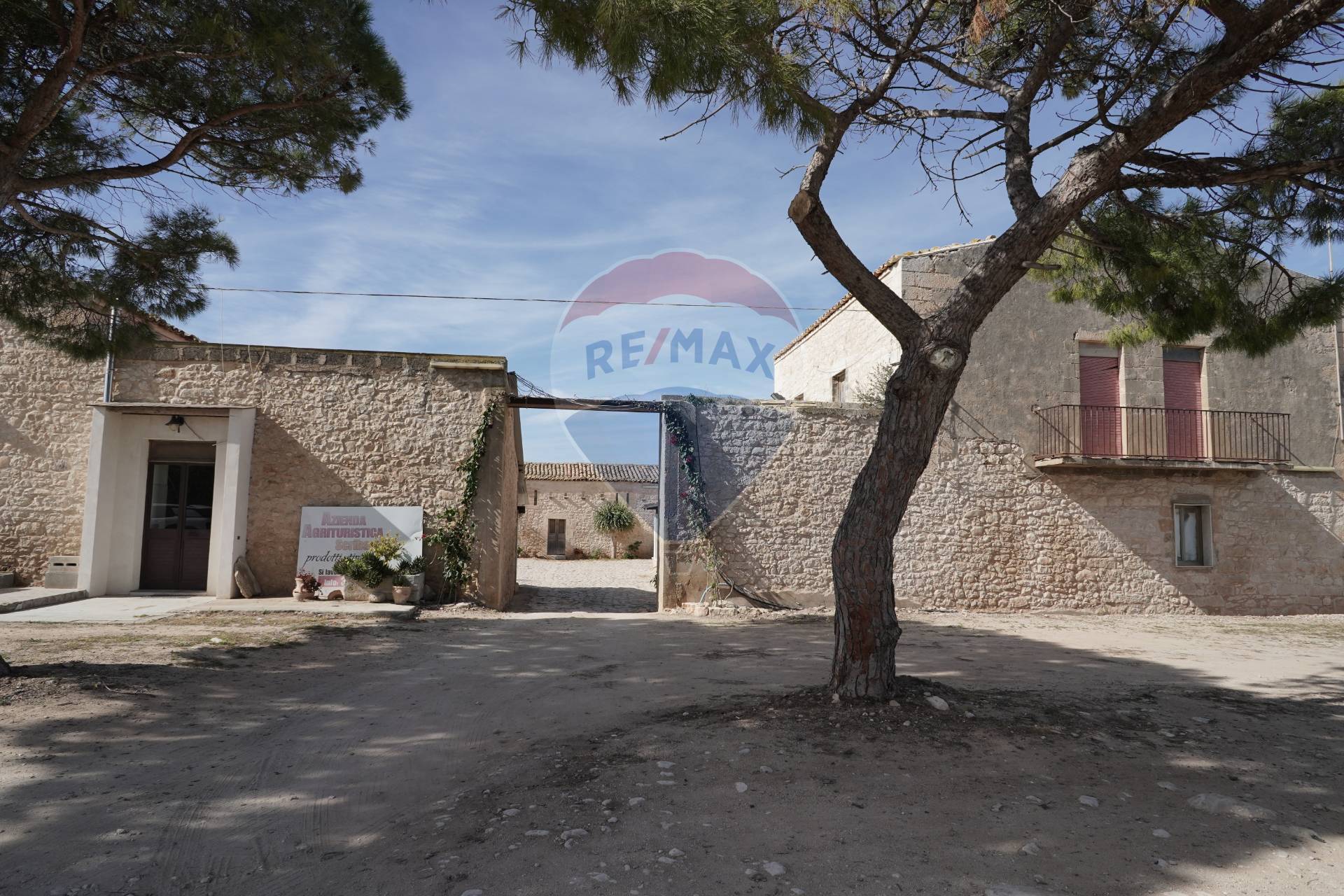 Rustico - Cascina RAGUSA vendita    RE/MAX Prima Classe