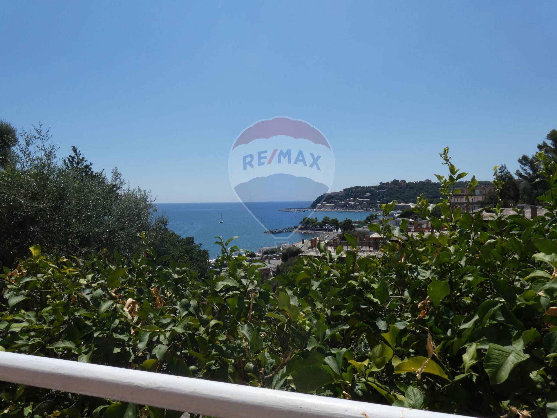 Appartamento ARENZANO affitto    RE/MAX Med