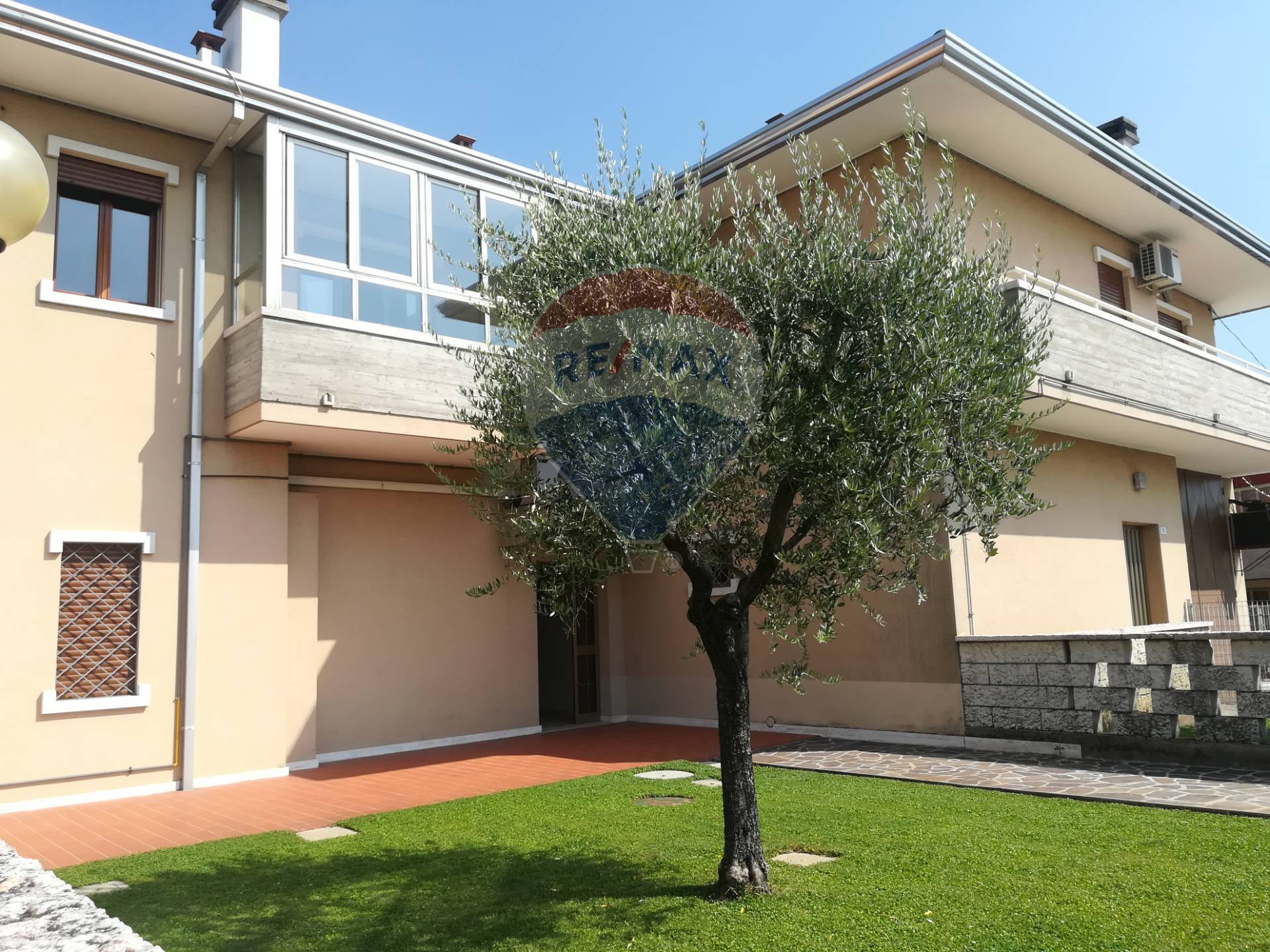 Villa ITALIA affitto    RE/MAX Top Brokers