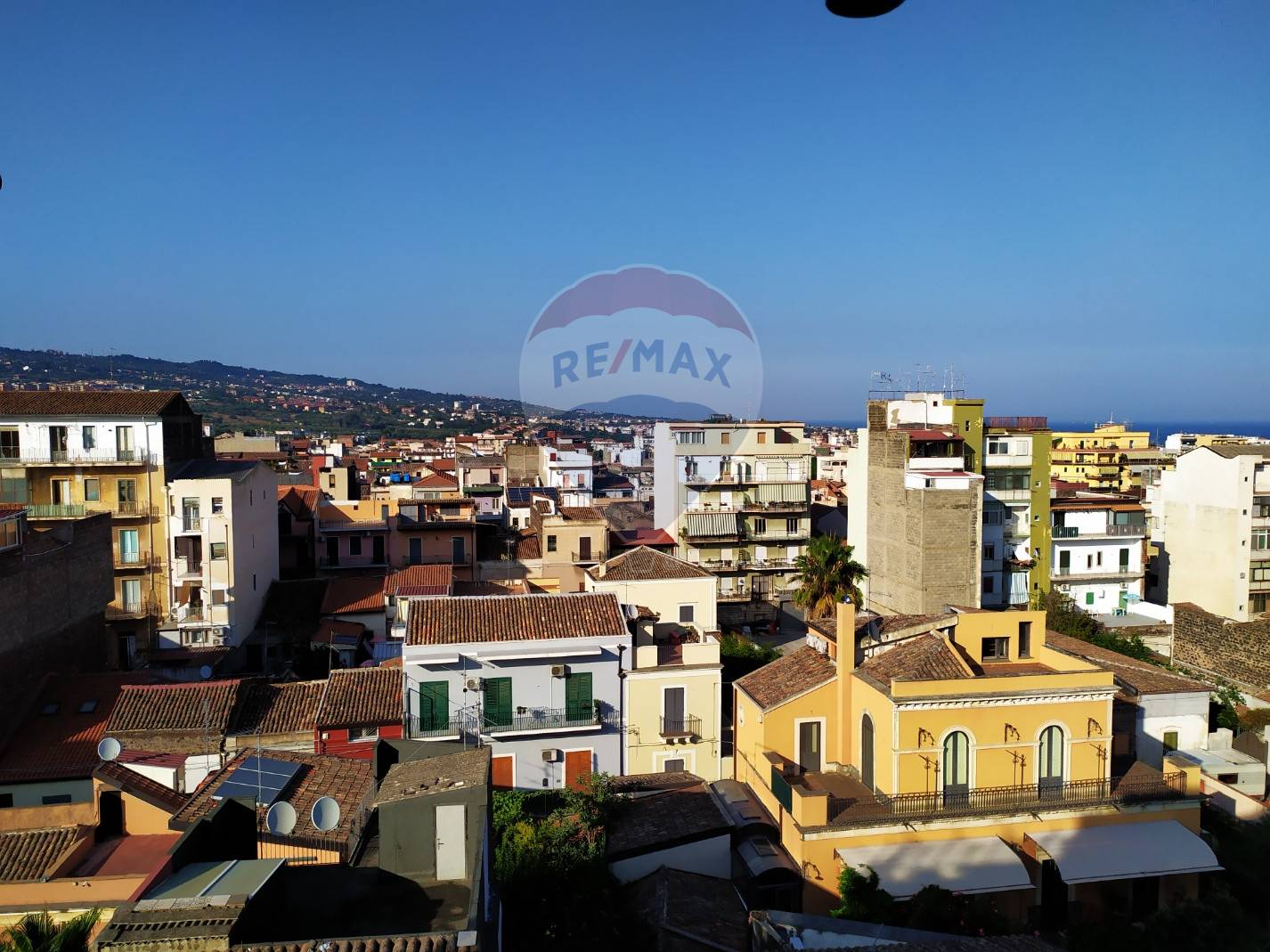  catania vendita quart: picanello re/max tecnica