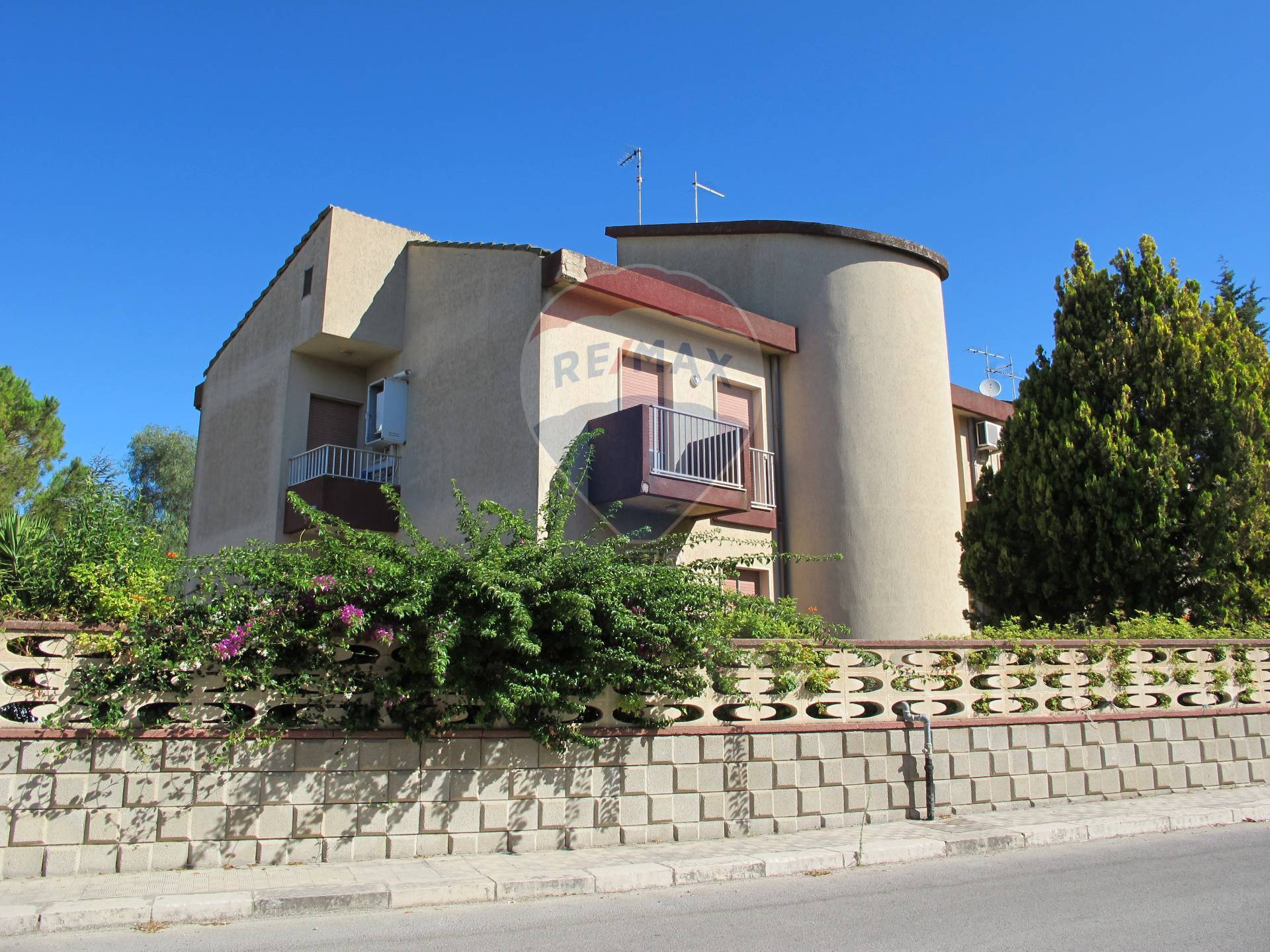 Villa COMISO vendita    RE/MAX Prima Classe