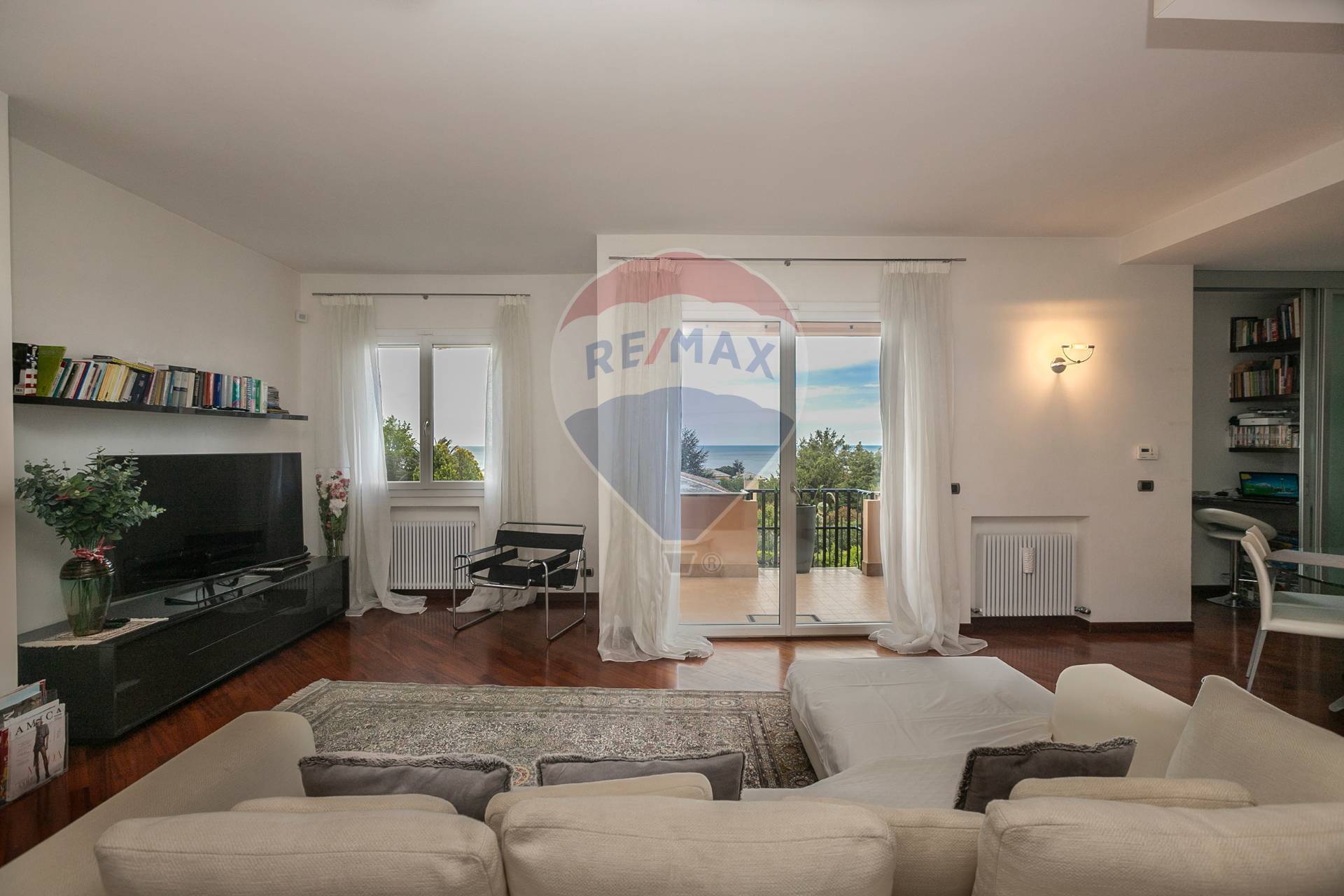  arenzano vendita quart: pineta di arenzano re/max med