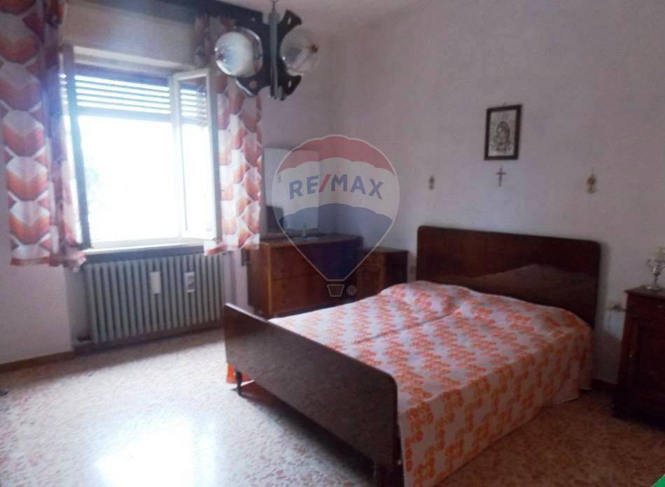 Villa Unifamiliare - Indipendente SOLFERINO vendita    RE/MAX Expo 7