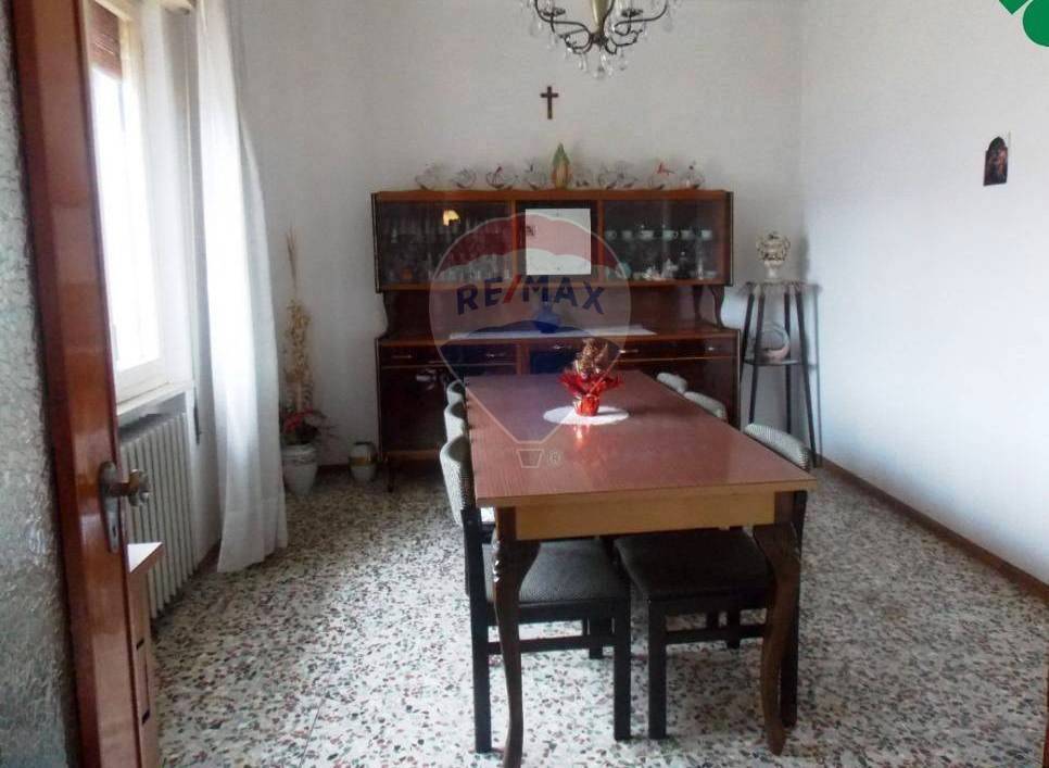 Villa Unifamiliare - Indipendente SOLFERINO vendita    RE/MAX Expo 7