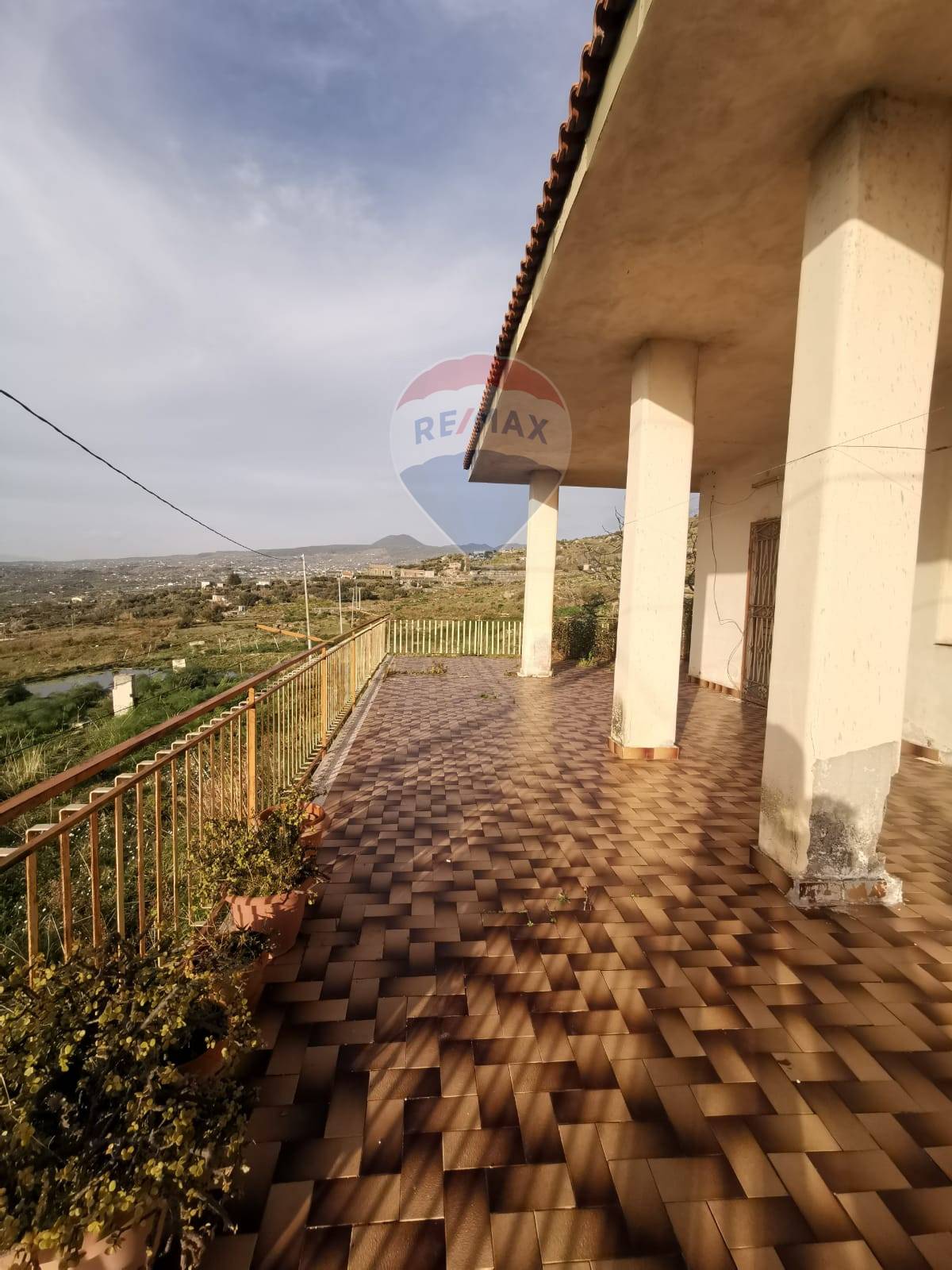 Villa ADRANO vendita    RE/MAX White House