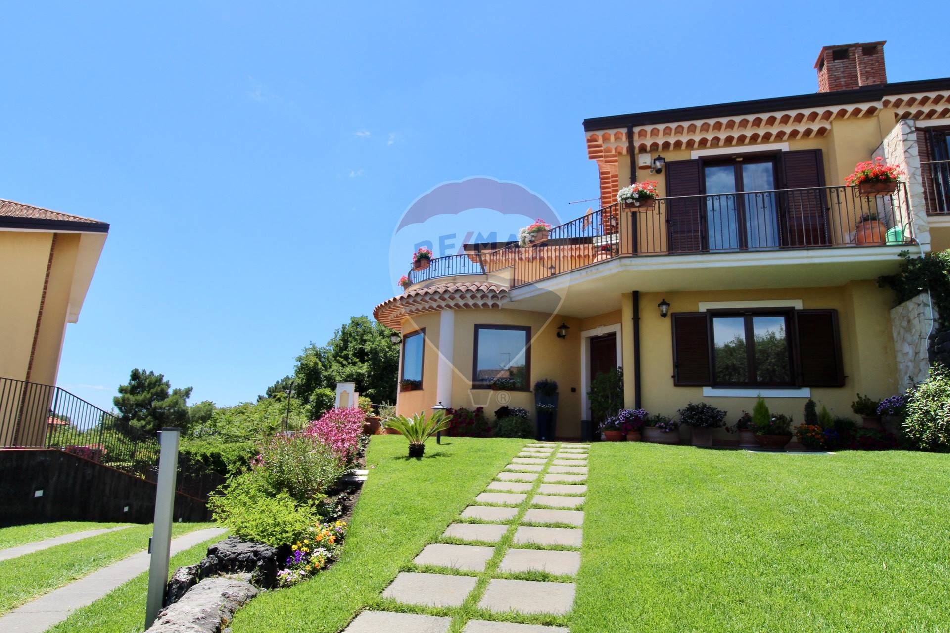 Villa TRECASTAGNI vendita    RE/MAX Kleos