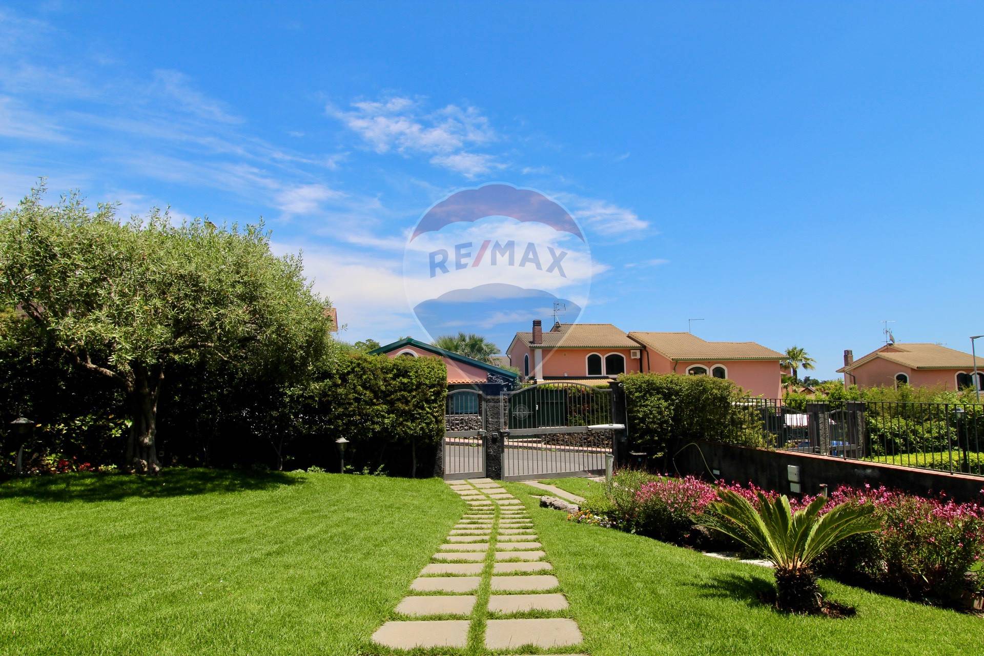 Villa TRECASTAGNI vendita    RE/MAX Kleos