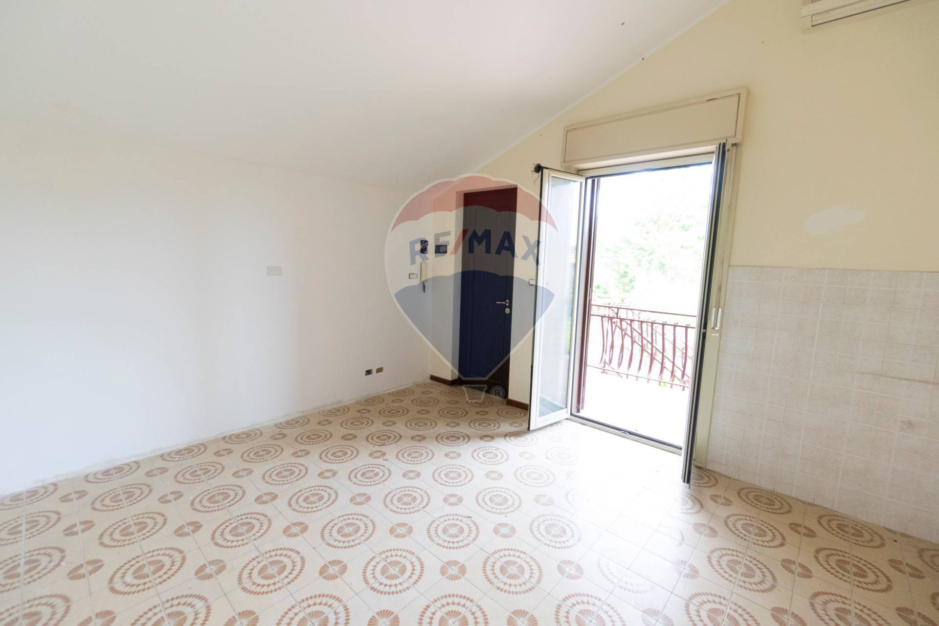 Villa MASCALUCIA vendita    RE/MAX Domus Nova