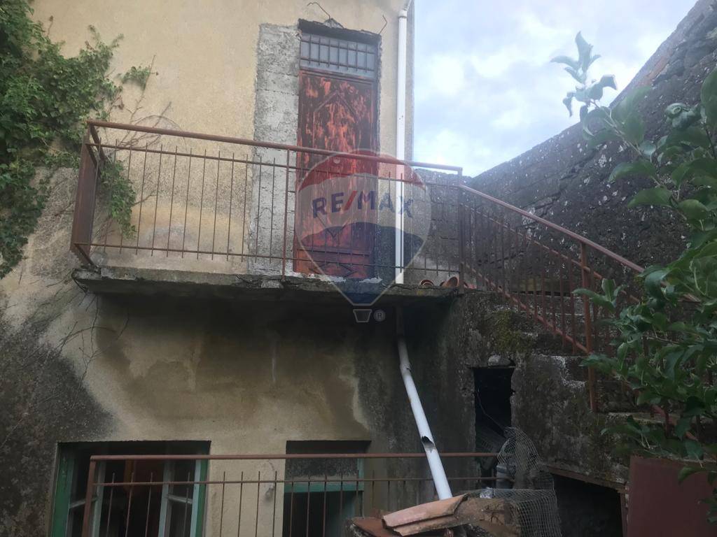  nicolosi vendita quart:  re/max fly