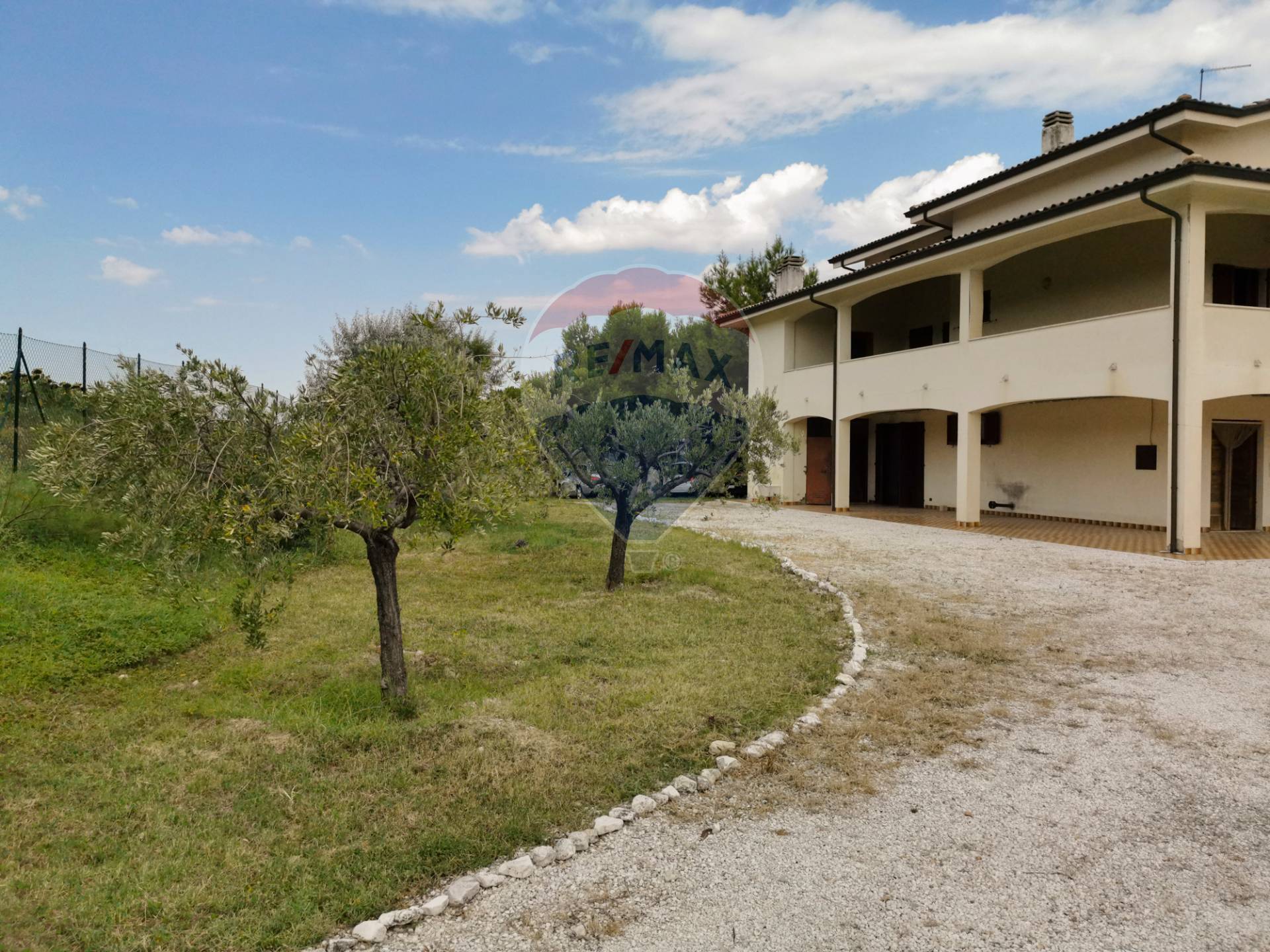 Villa JESI vendita    RE/MAX Master Class