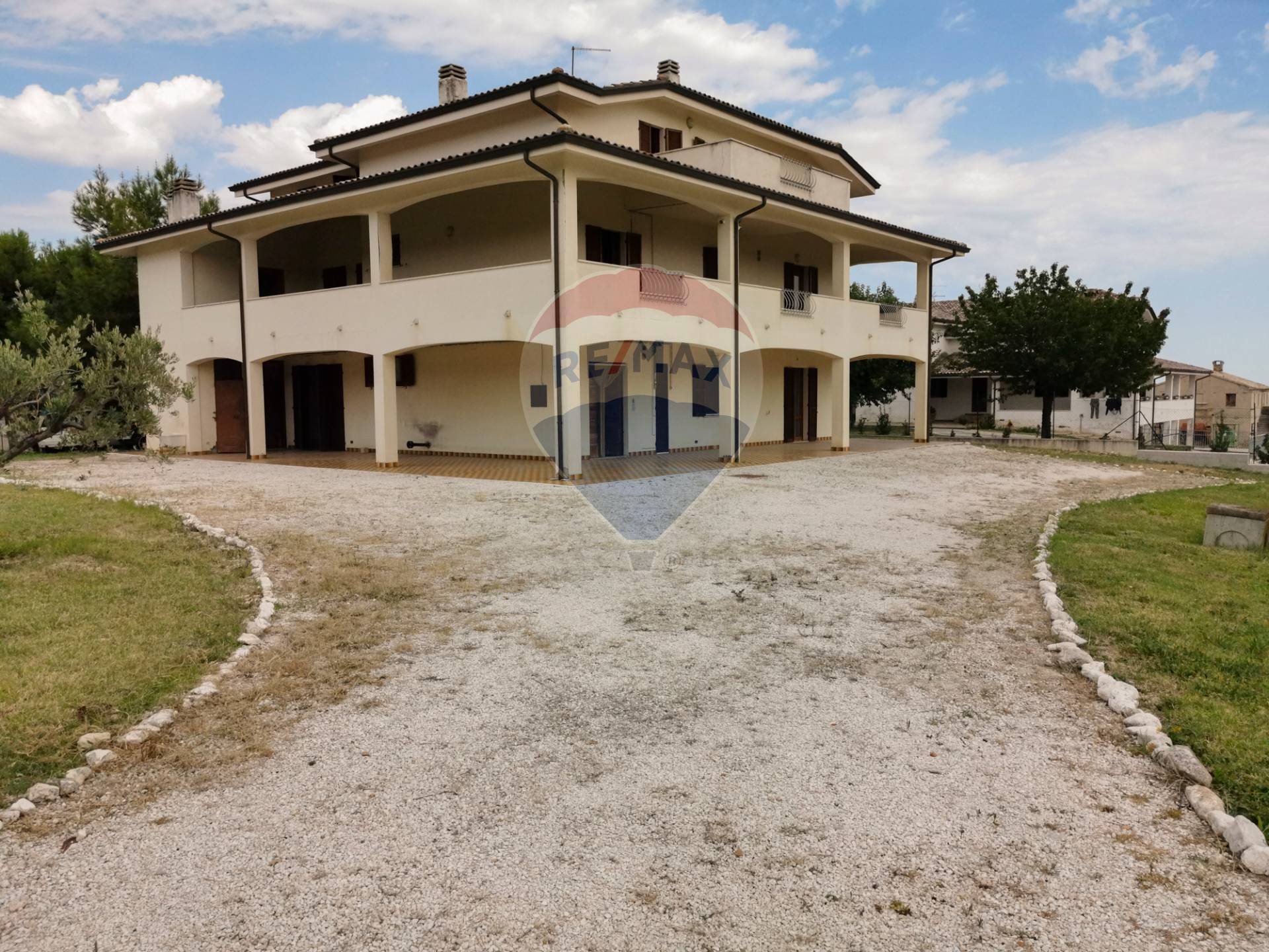 Villa JESI vendita    RE/MAX Master Class