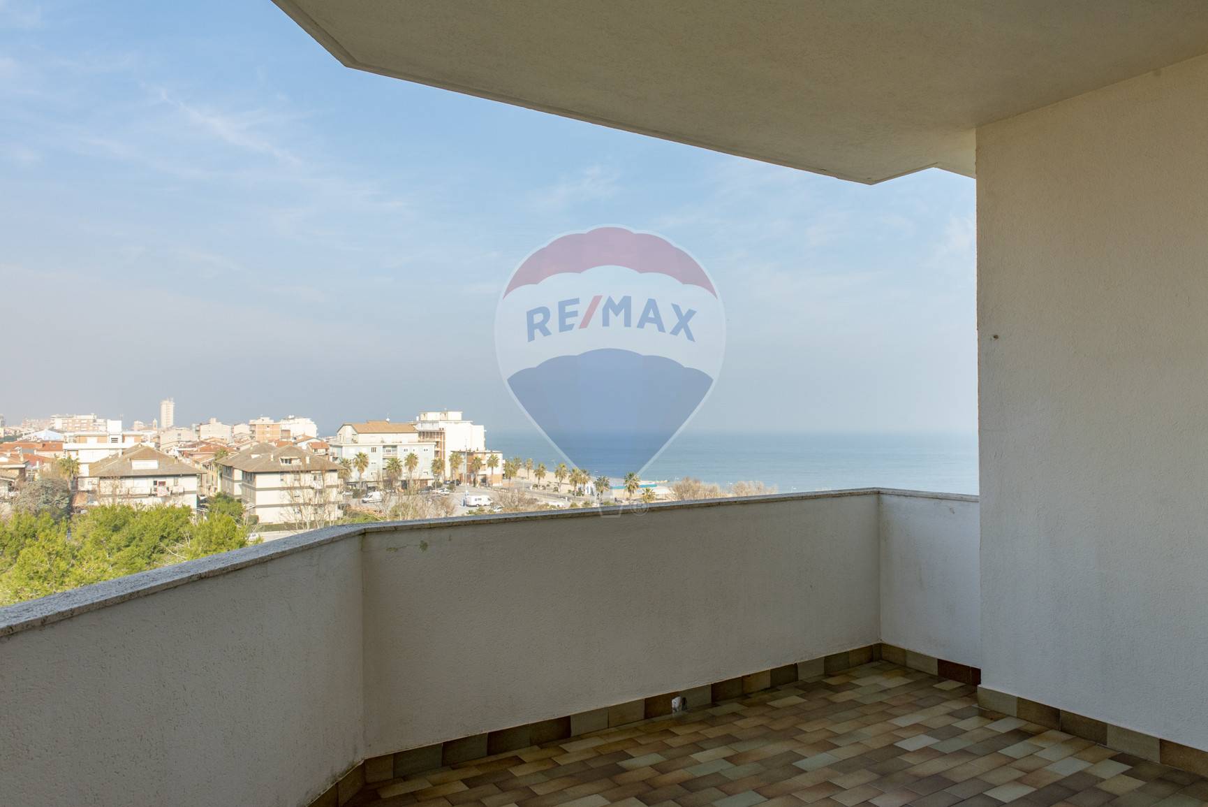  porto-recanati vendita quart:  re-max-master-class