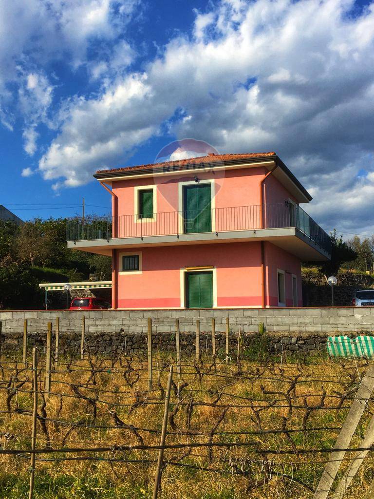  santa-venerina vendita quart: maugeri re-max-white-house