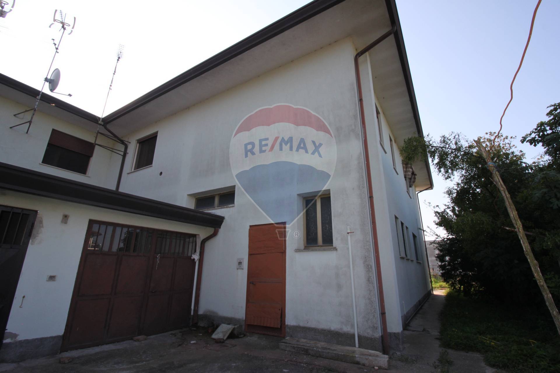 Villa Bifamiliare CAVARZERE vendita    RE/MAX Sunbeam