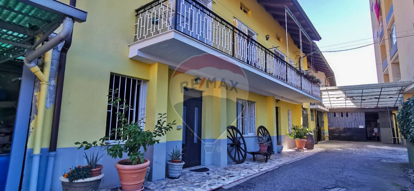 Villa Bifamiliare COSSATO vendita    RE/MAX Unit