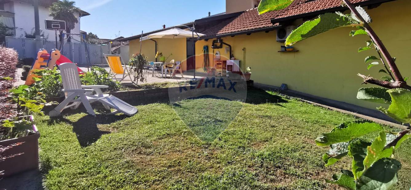  cossato vendita quart:  re/max unit