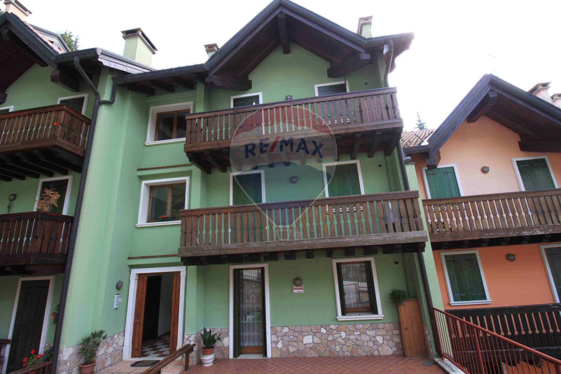  tonezza del cimone vendita quart:  re/max sunbeam