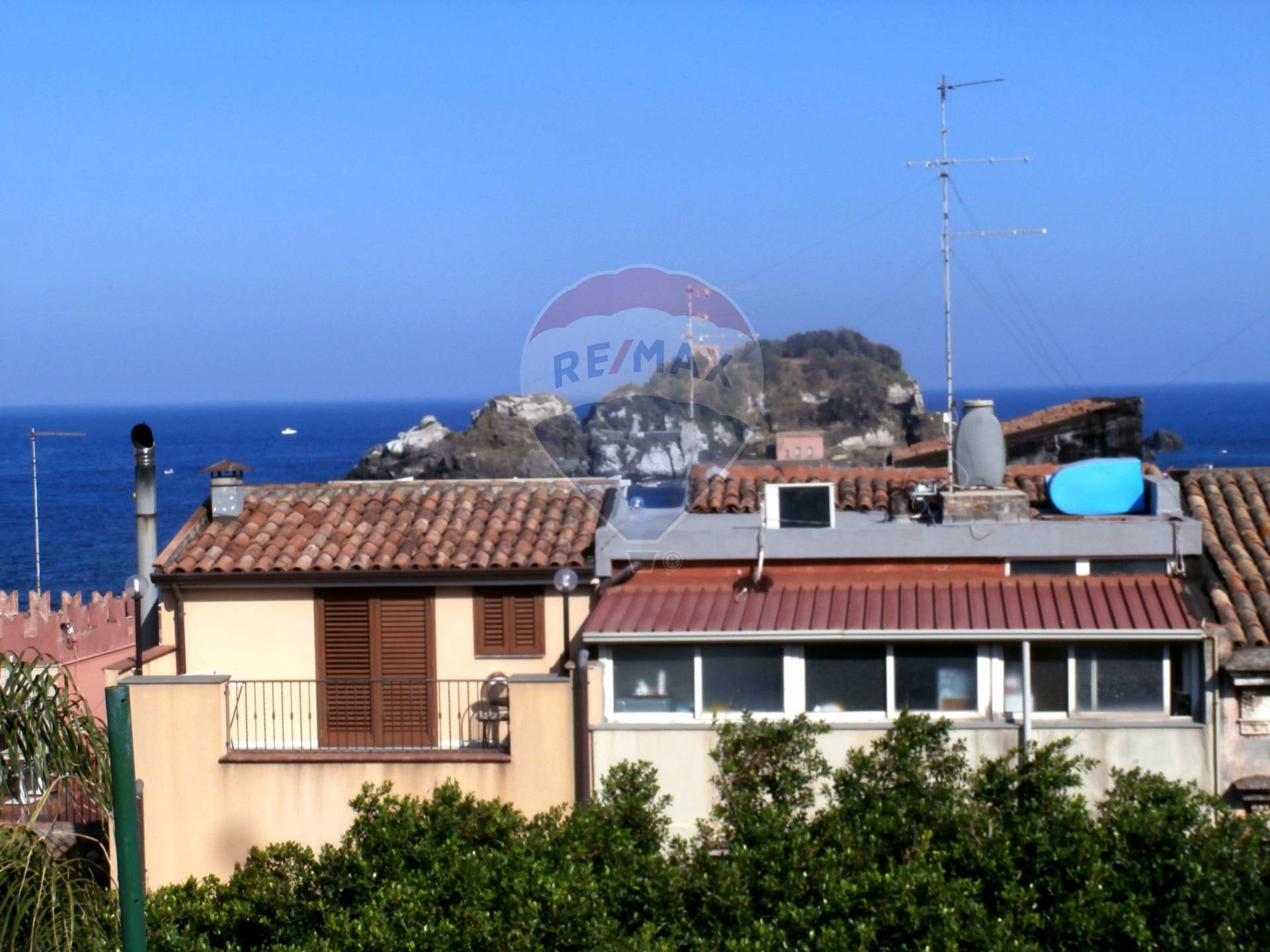  aci-castello vendita quart: acitrezza re-max-domus-nova