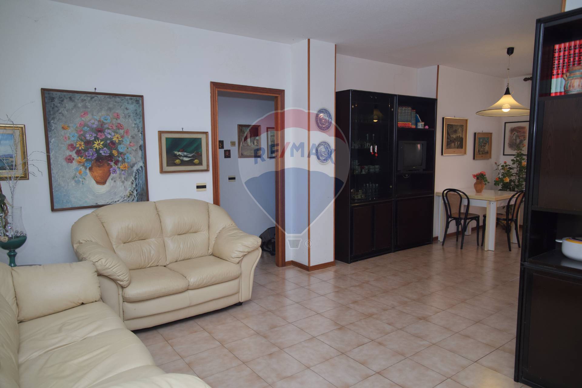  cecina vendita quart:  re/max premiere