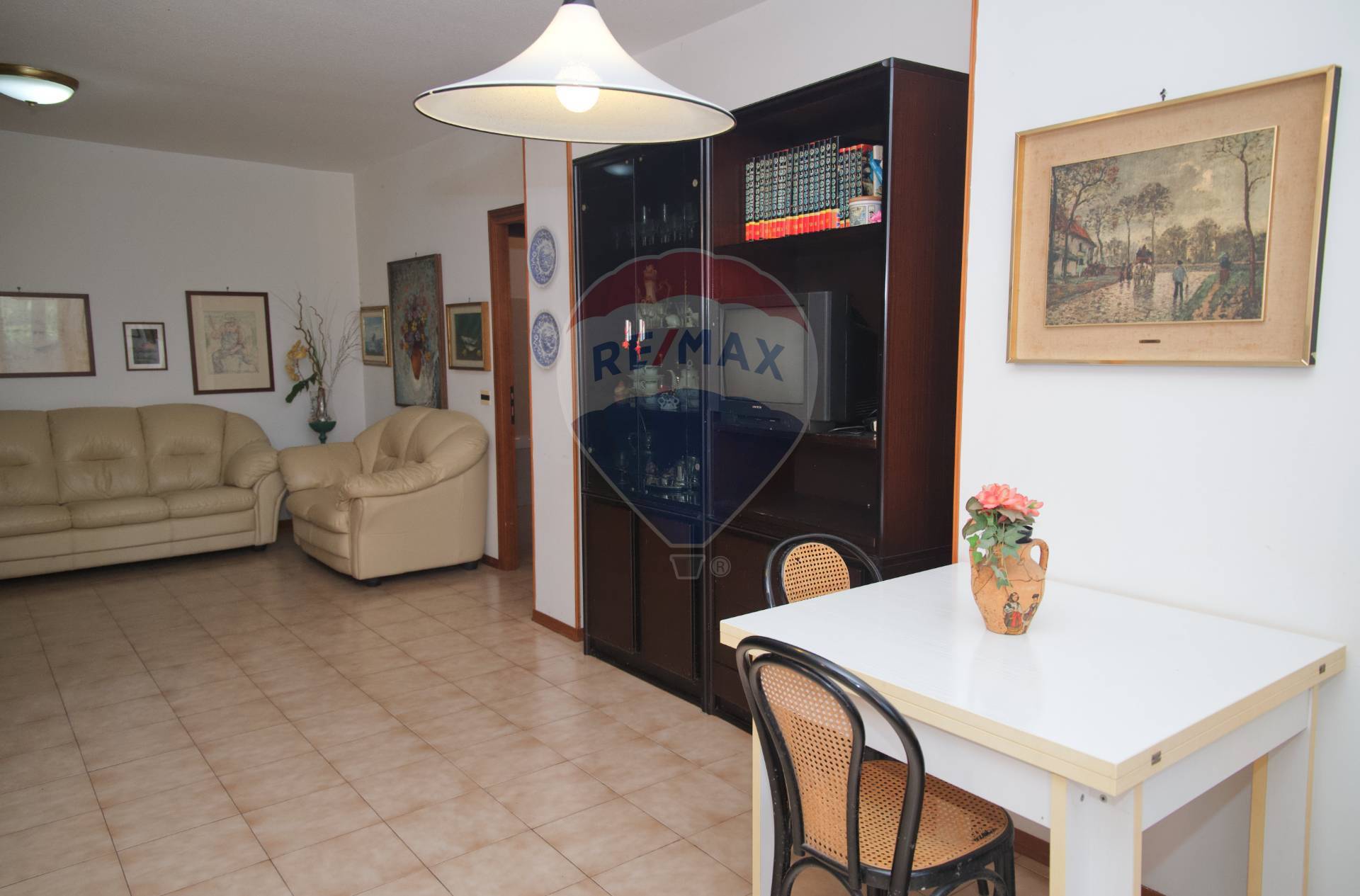 Appartamento CECINA vendita    RE/MAX Premiere