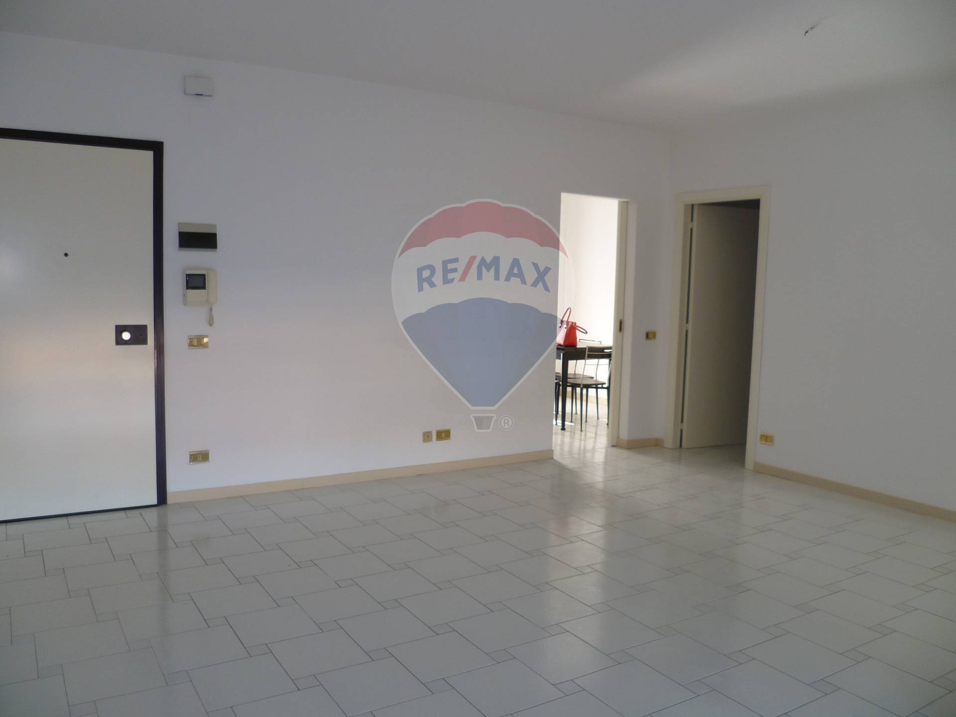  lanciano affitto quart:  re/max people