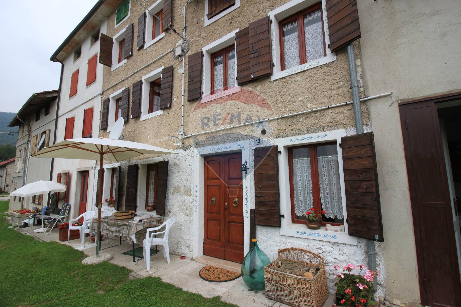  tonezza del cimone vendita quart:  re/max sunbeam