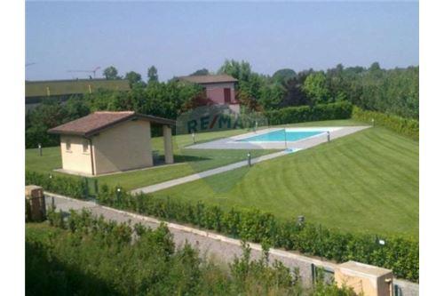 Appartamento CAPRIANO DEL COLLE vendita    RE/MAX Expo 7