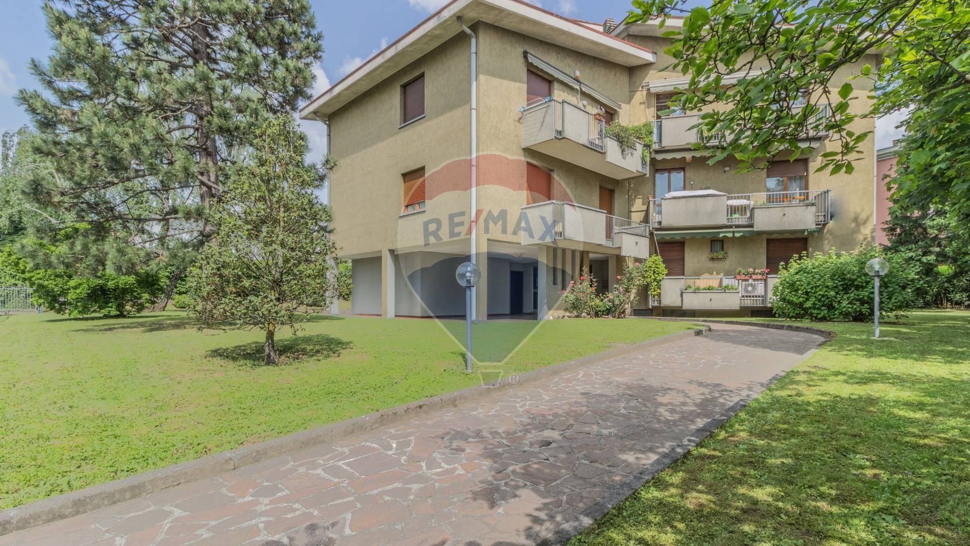 Appartamento GIUSSANO vendita    RE/MAX Futura Immobiliare