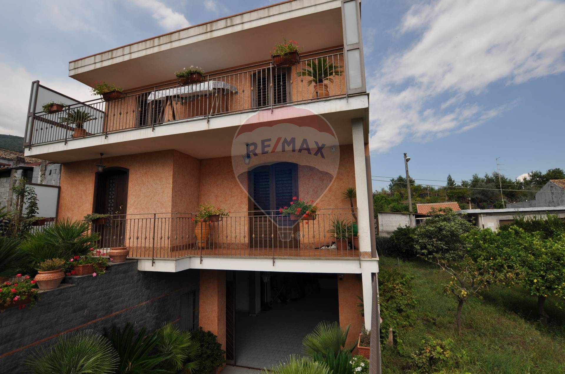 Villa ZAFFERANA ETNEA vendita    RE/MAX Domus Nova