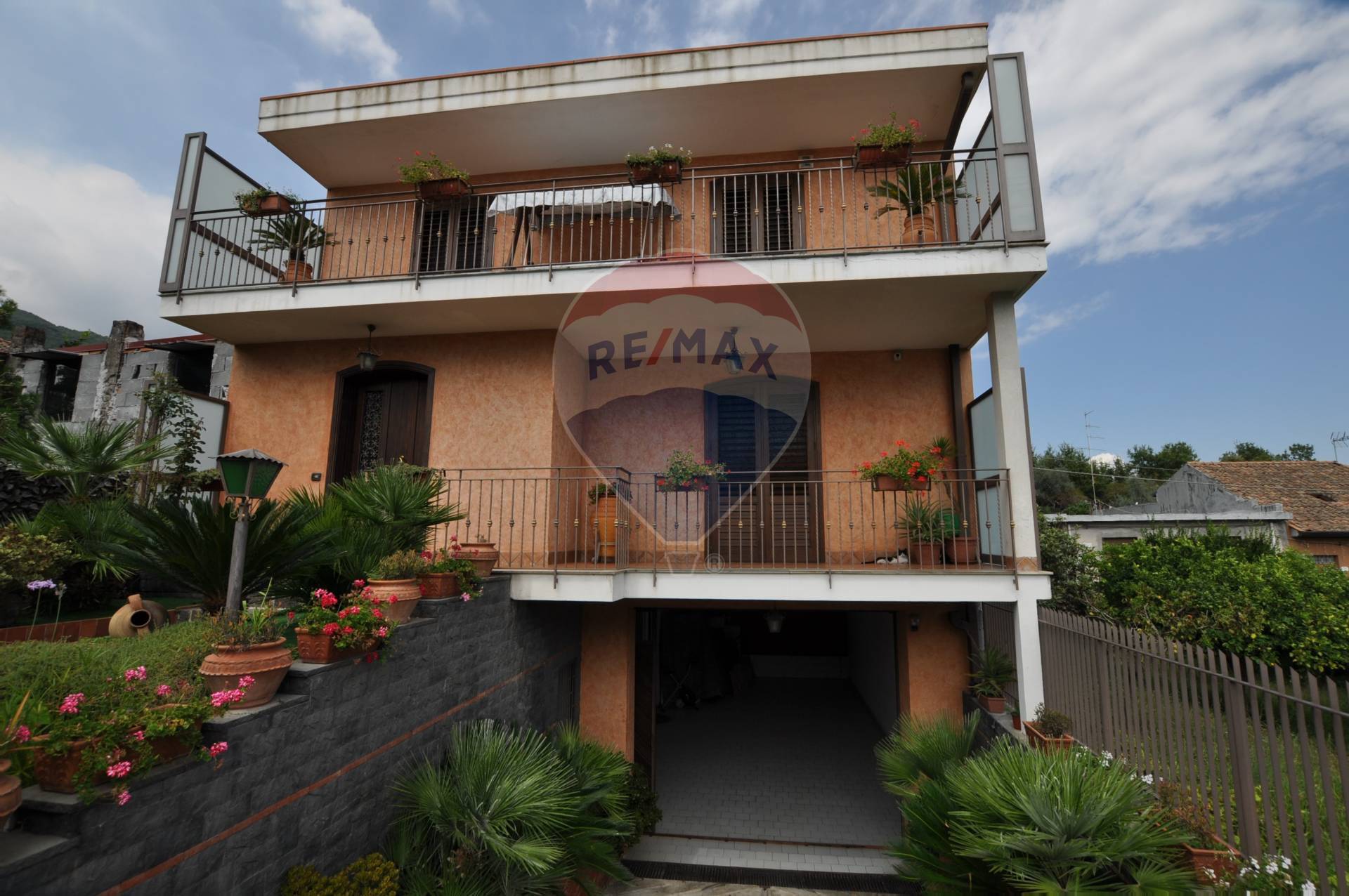 Villa ZAFFERANA ETNEA vendita    RE/MAX Domus Nova