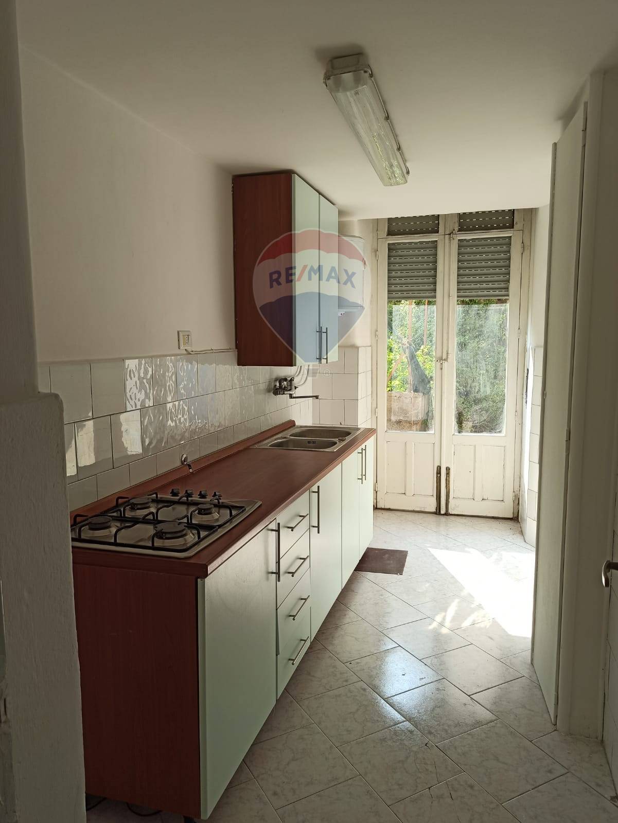  san-giovanni-la-punta affitto quart:  re-max-white-house