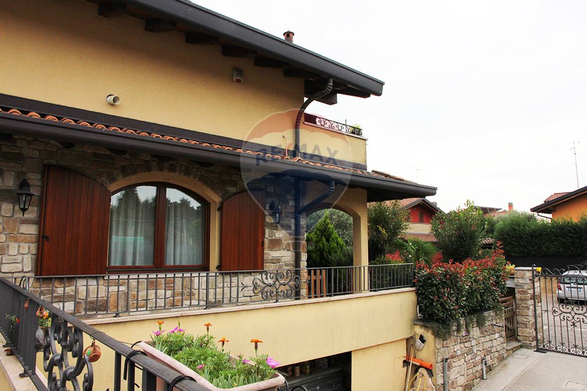 Villa LURAGO MARINONE vendita    RE/MAX Essenza