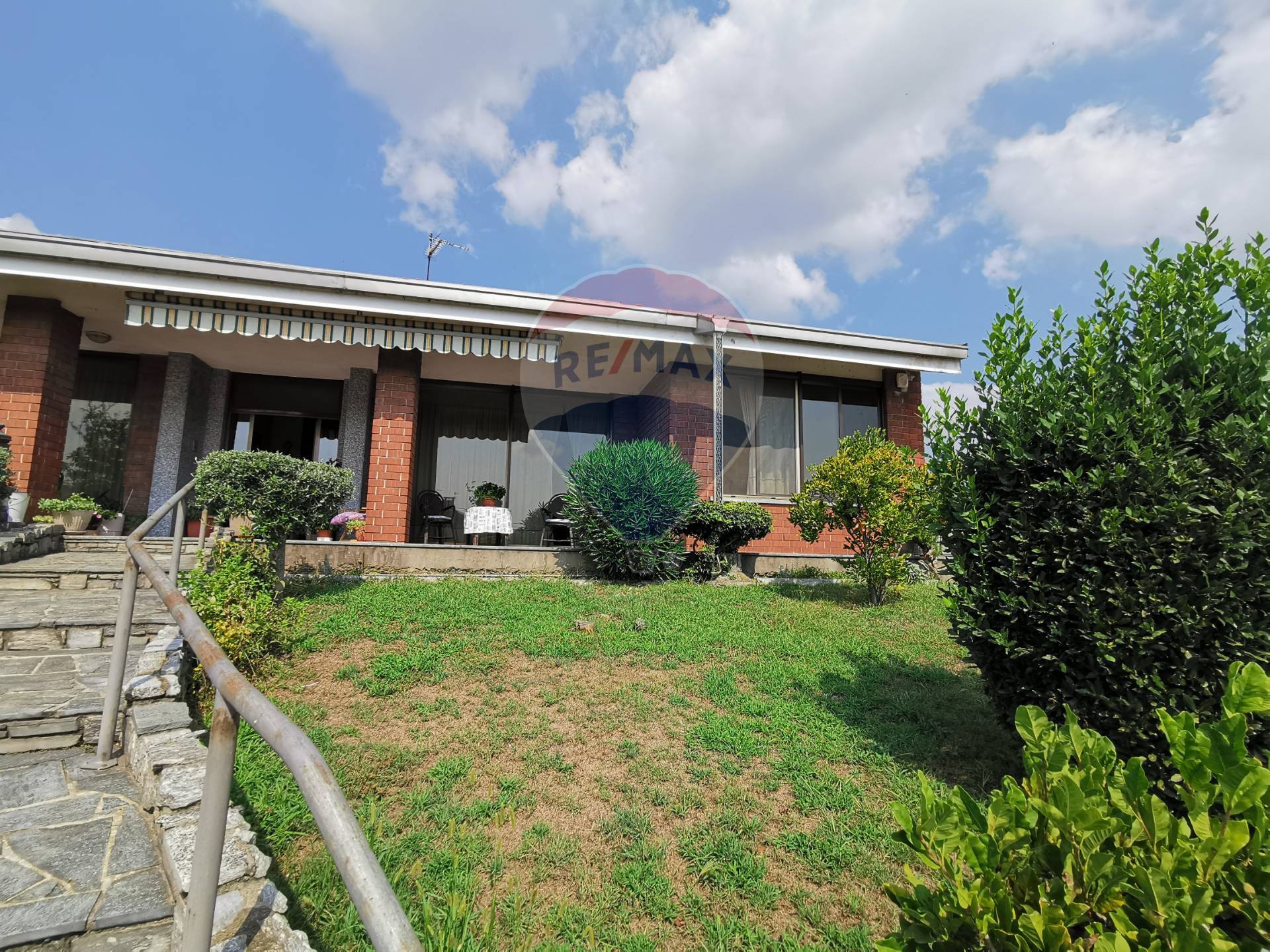 Villa NOVARA vendita  Zona Pernate  RE/MAX Unit