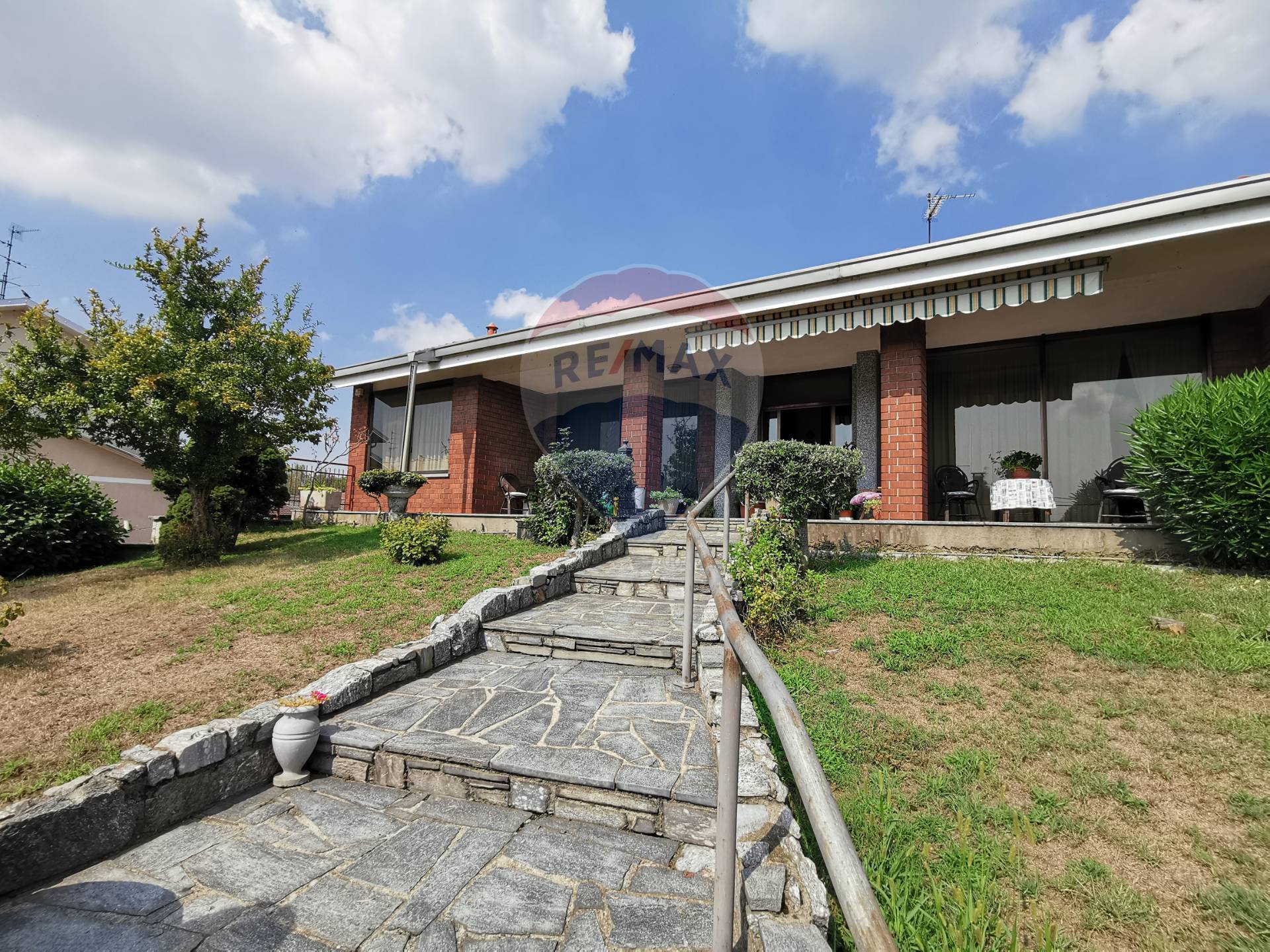 Villa NOVARA vendita  Zona Pernate  RE/MAX Unit