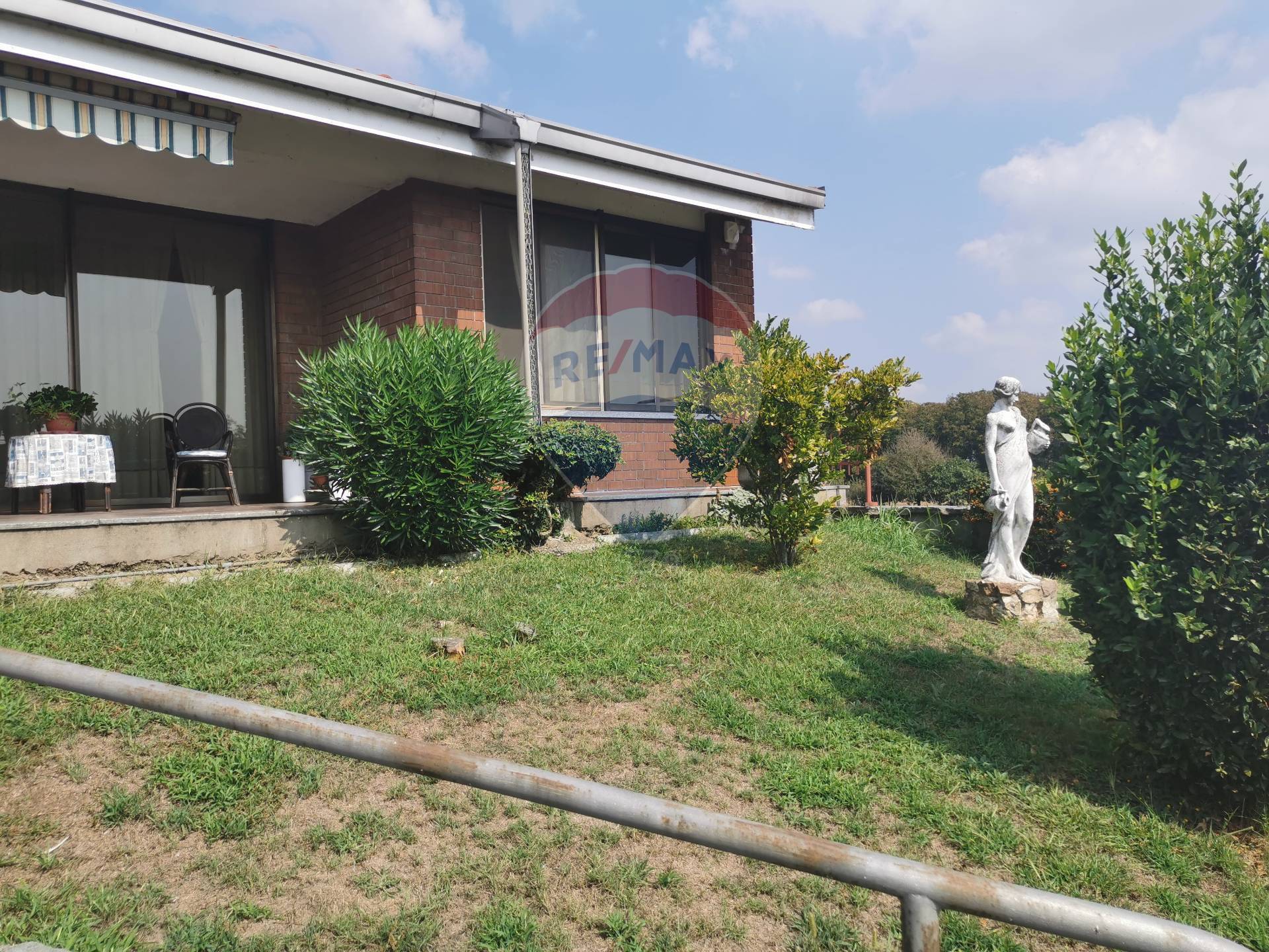 Villa NOVARA vendita  Zona Pernate  RE/MAX Unit