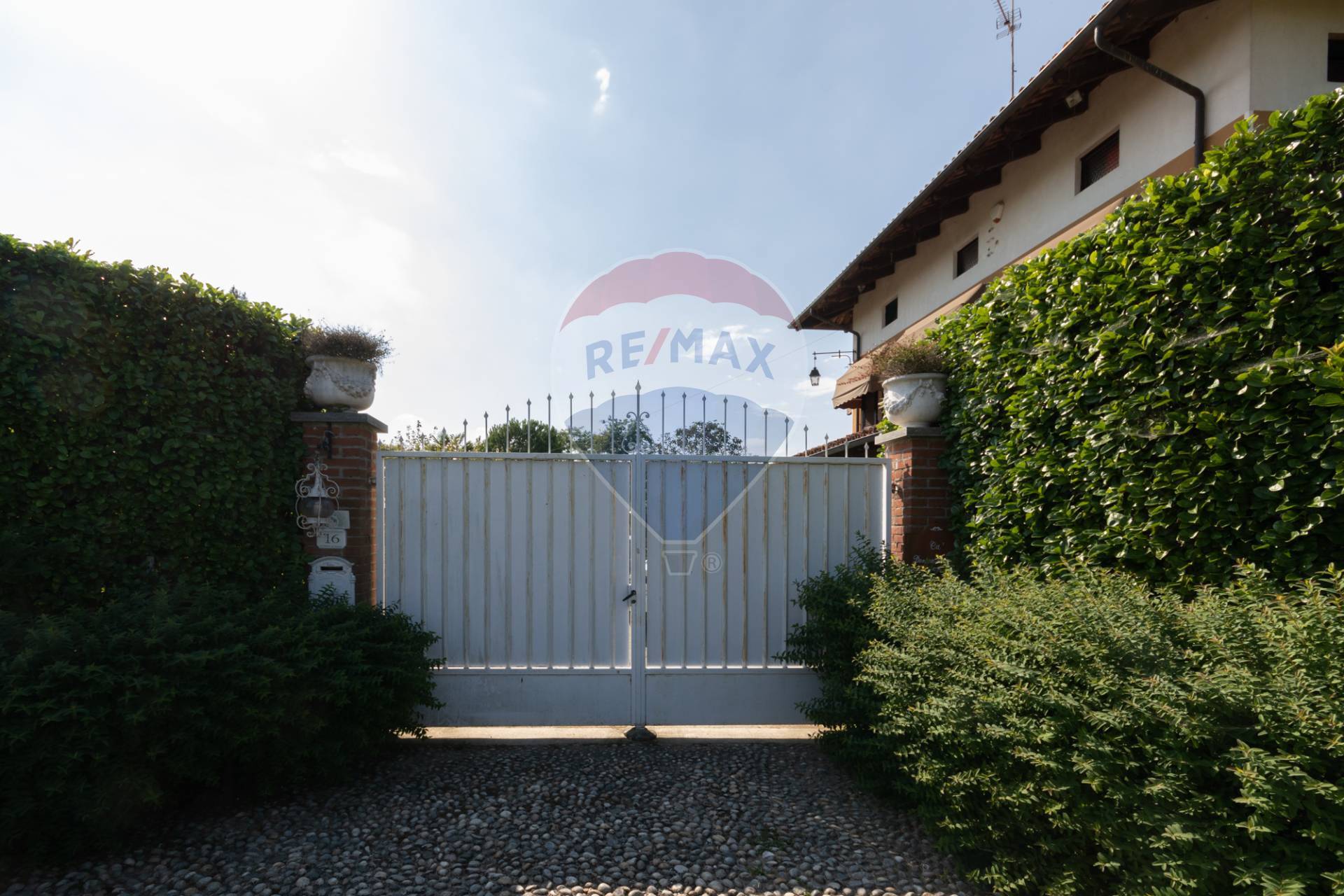 Villa SALUSSOLA vendita    RE/MAX Unit