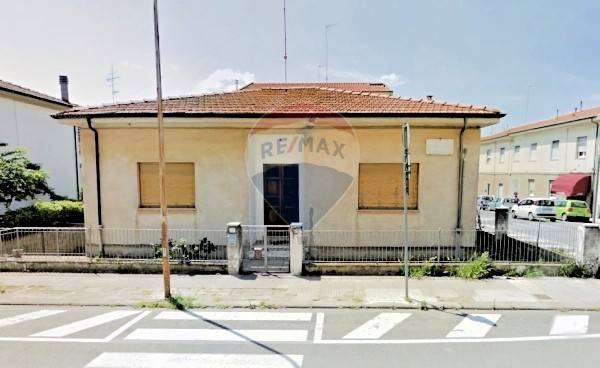  cecina vendita quart:  re/max premiere